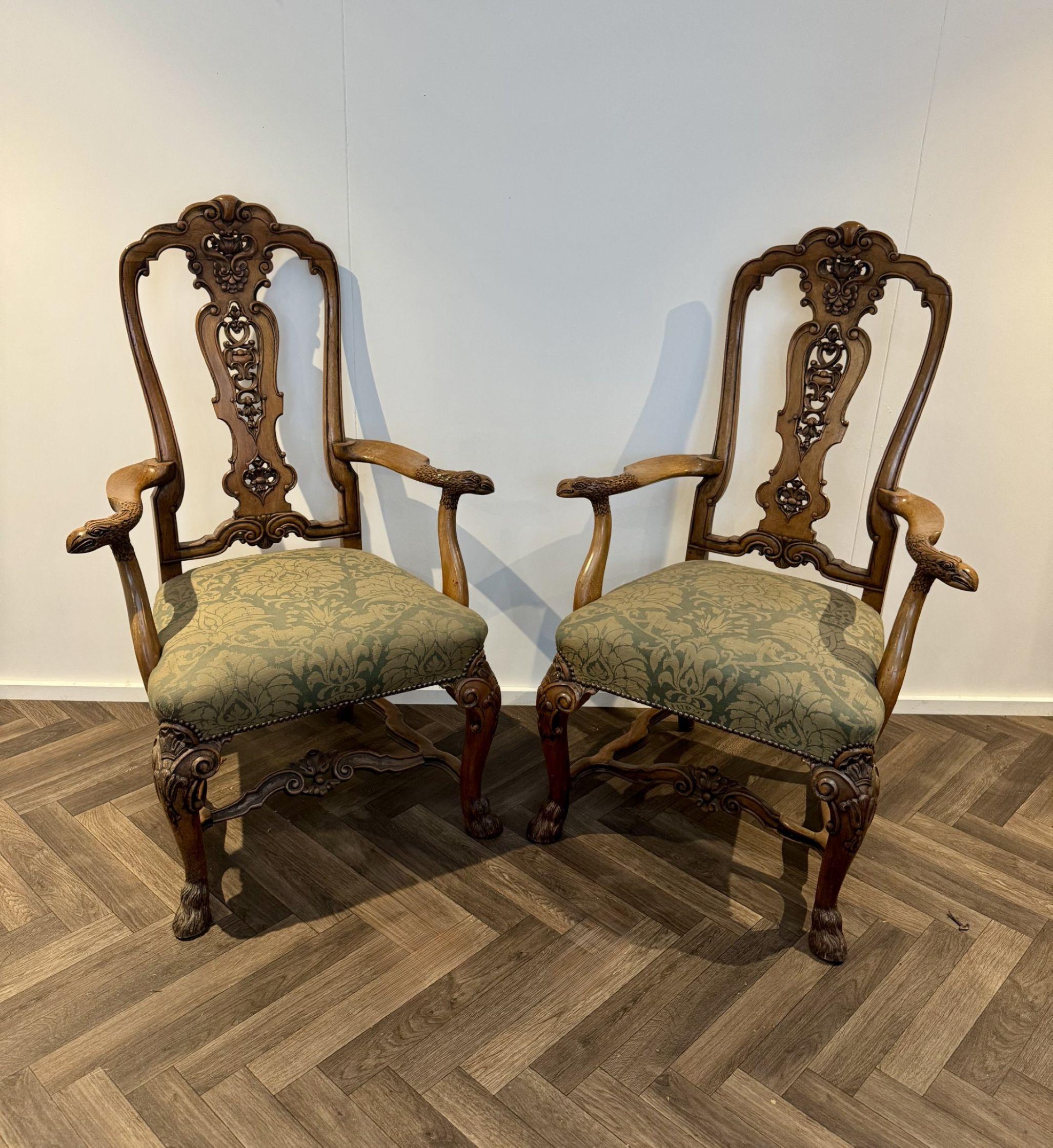 Noyer Ensemble de dix chaises de salle à manger en noyer de l'époque victorienne, d'une qualité exceptionnelle en vente