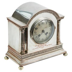 Horloge de bureau plaquée argent de qualité exceptionnelle