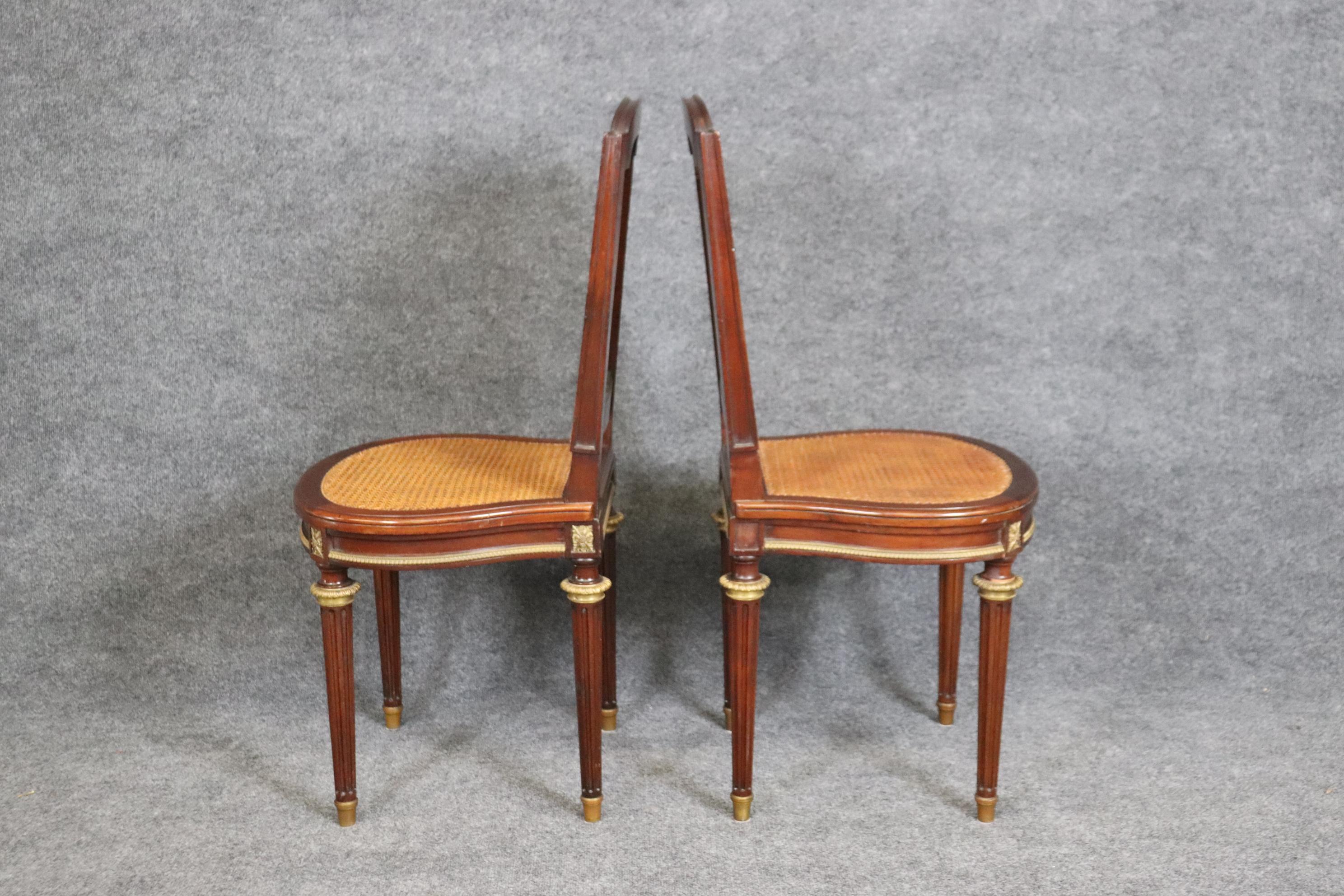 Louis XVI Fantastique et rare bronze doré canné  Paire de chaises d'appoint signées Francoise Linke  en vente
