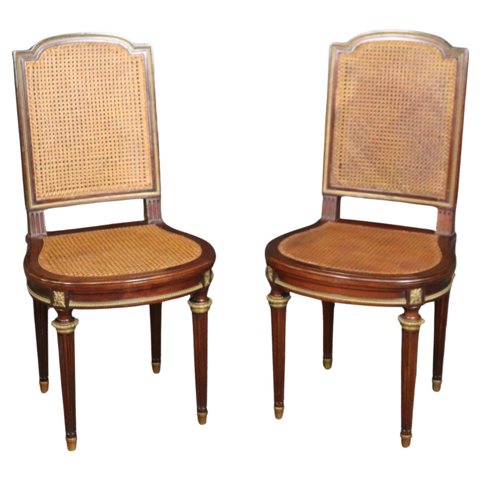 Fantastique et rare bronze doré canné  Paire de chaises d'appoint signées Francoise Linke 