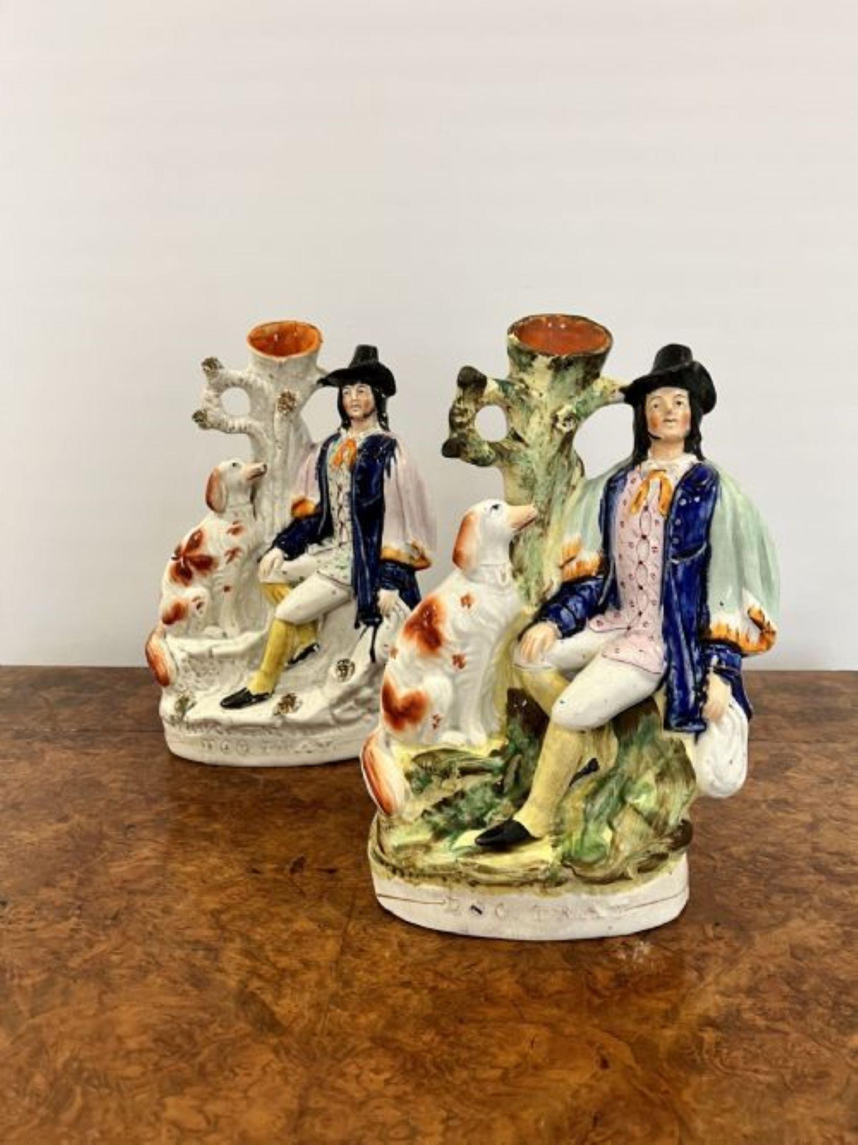Victorien Fantastique paire de grandes figurines victoriennes Staffordshire anciennes  en vente