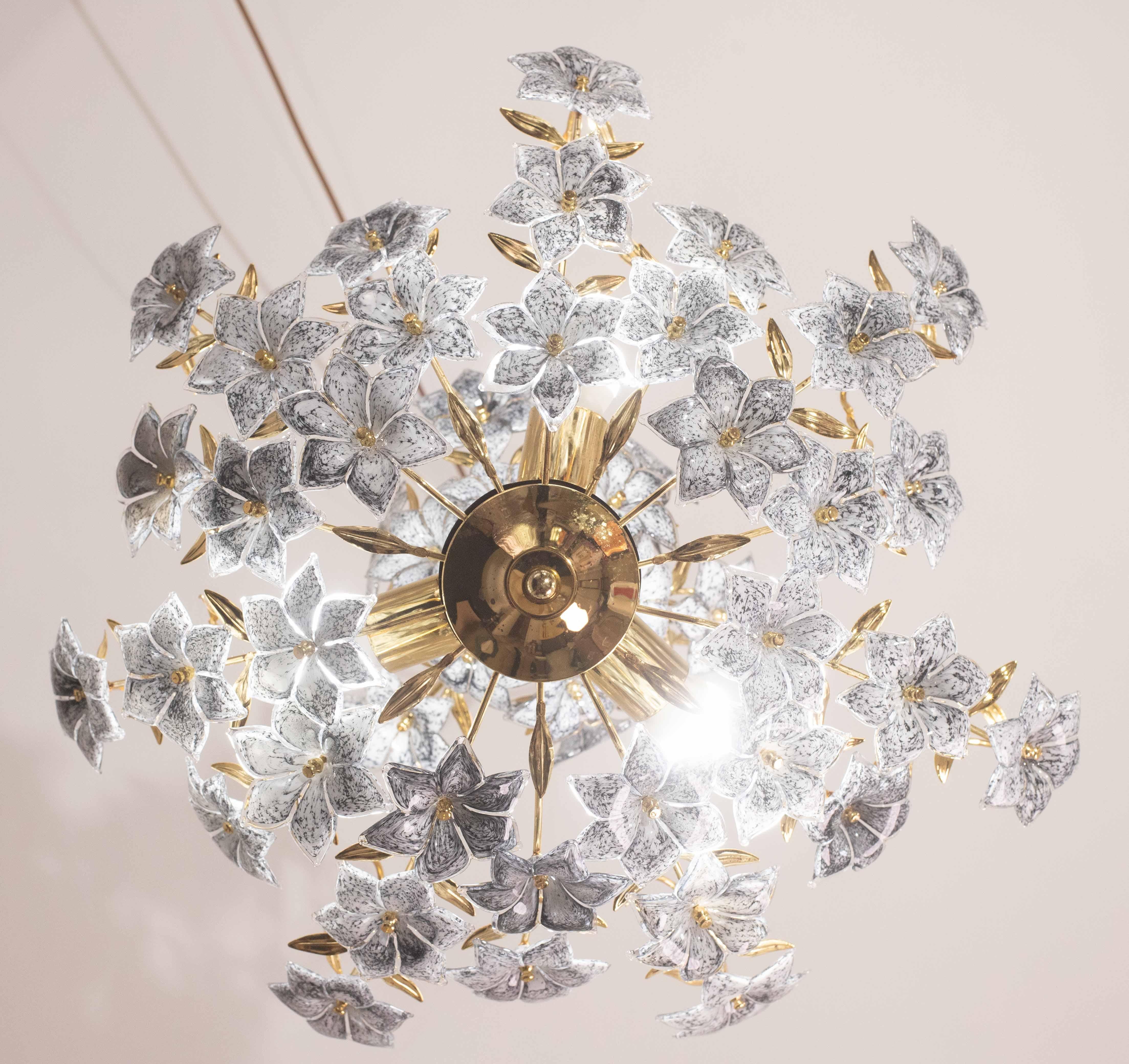Fantastic Rare Murano Chandelier Full of Black Flowers, 1970s In Good Condition For Sale In Roma, IT