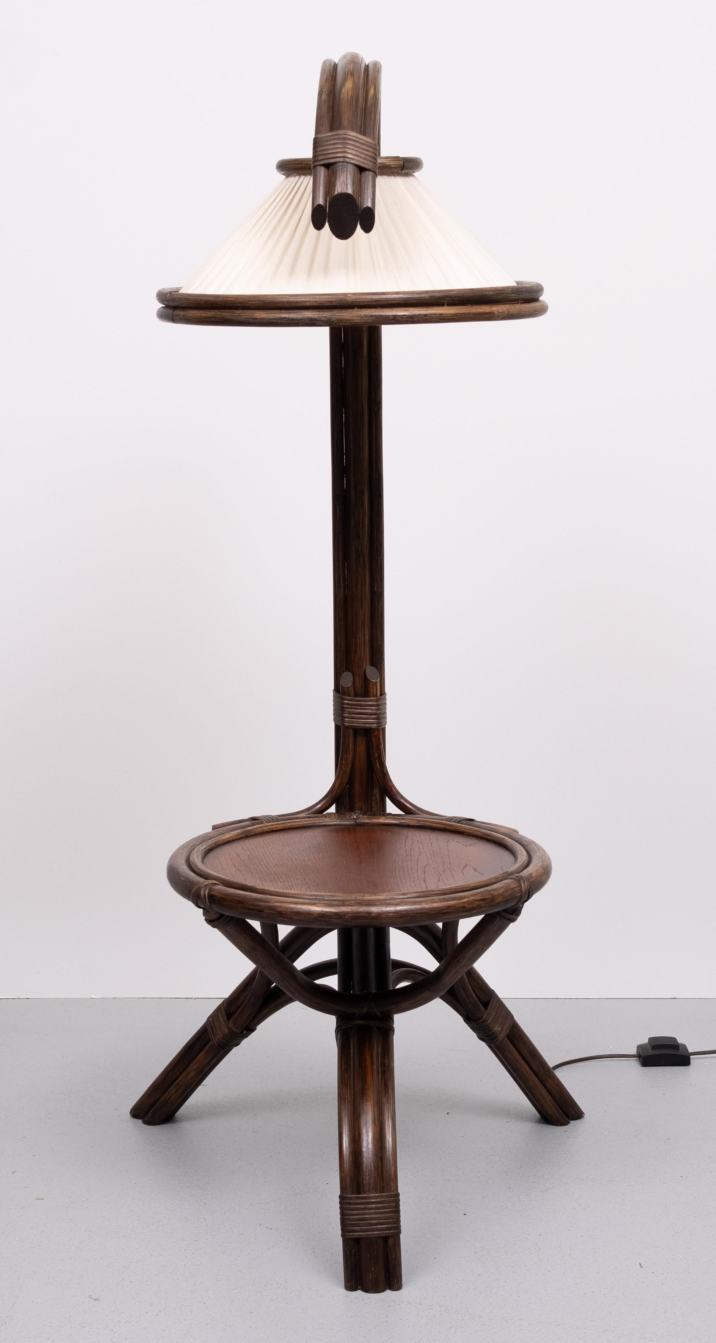 Tedesco Fantastica lampada da terra e tavolo in rattan  1970s in vendita