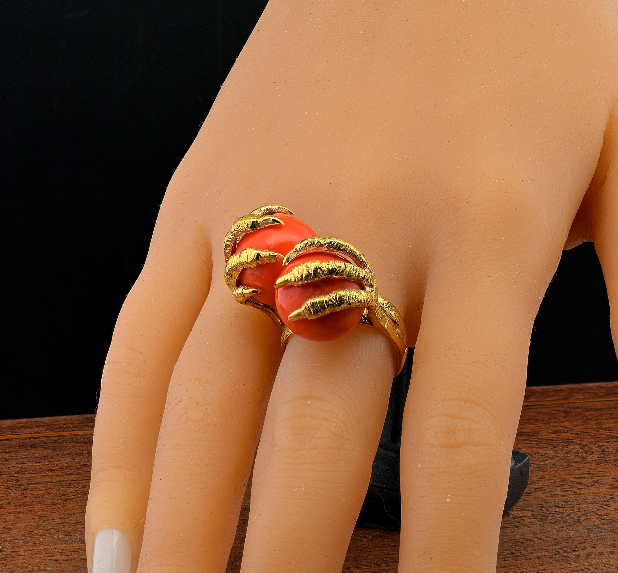 Fantástico Anillo Claw Coral Retro Mediterráneo 18 KT en venta 5