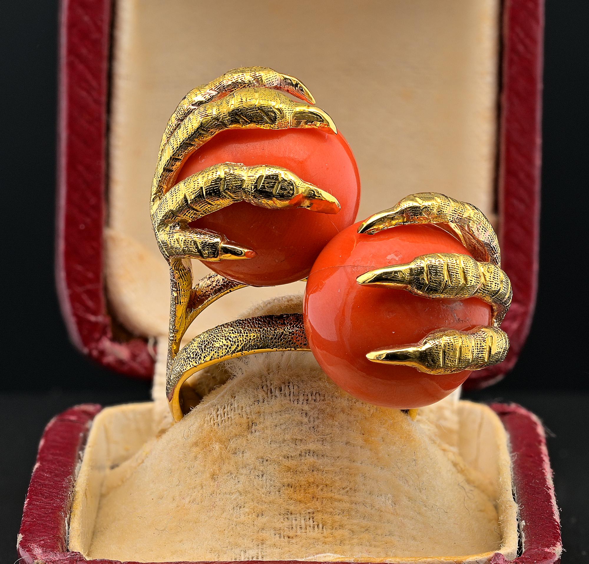 Fantástico Anillo Claw Coral Retro Mediterráneo 18 KT Cuenta en venta