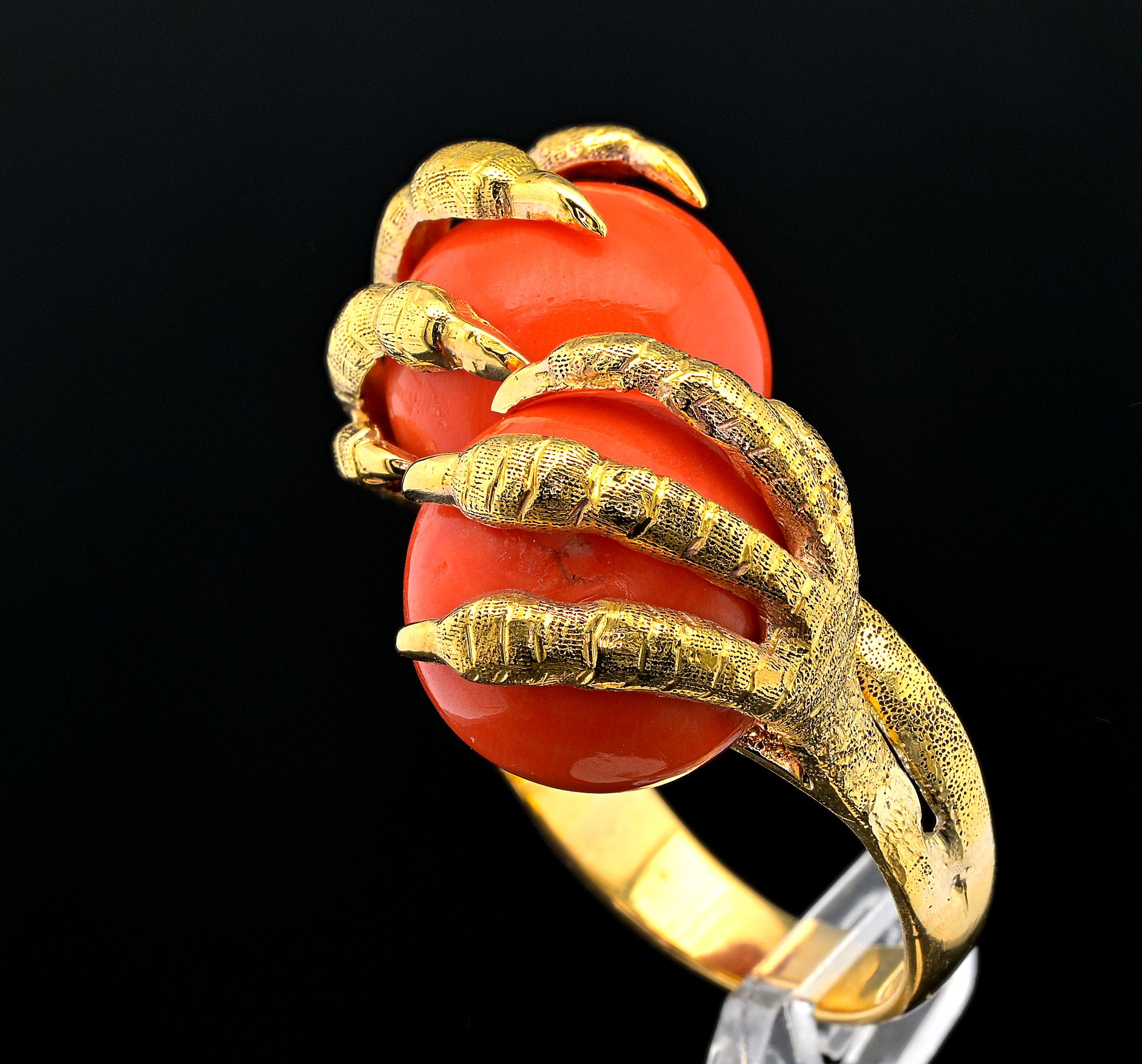Fantástico Anillo Claw Coral Retro Mediterráneo 18 KT en venta 1