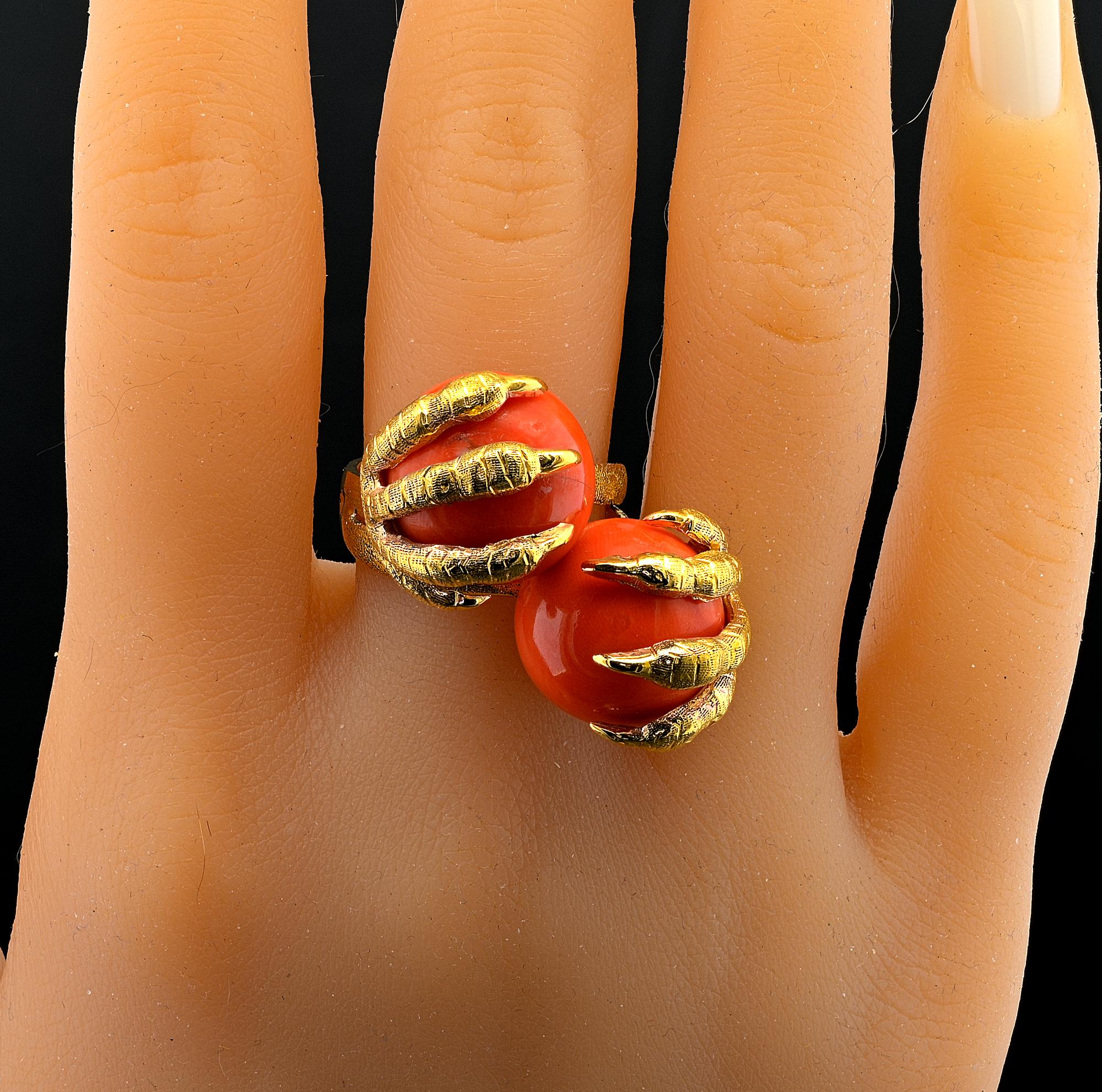 Fantástico Anillo Claw Coral Retro Mediterráneo 18 KT en venta 4