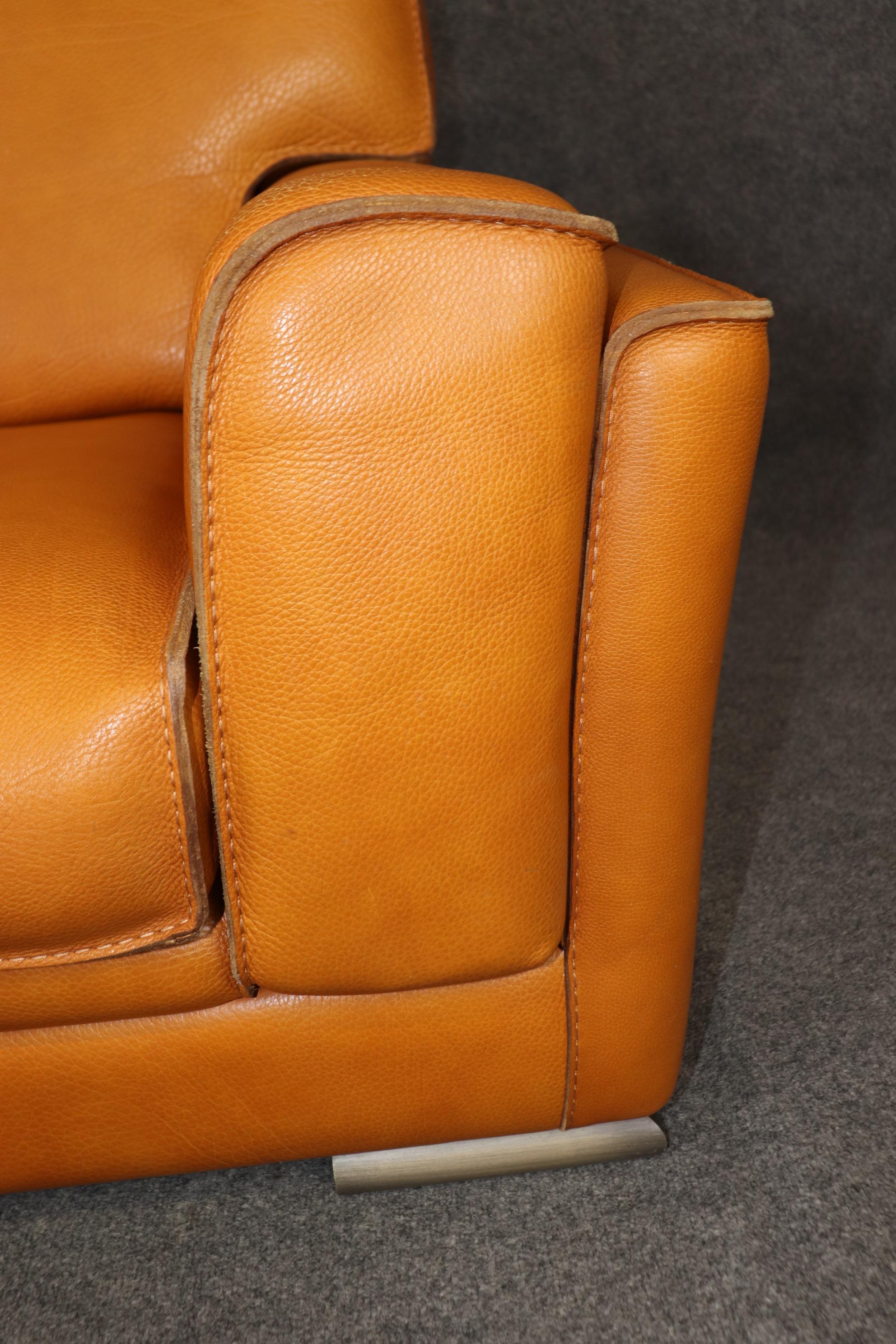 Fantastique canapé Roche Bobois Top Grain Caramel en cuir avec surpiqûres contrastées 1