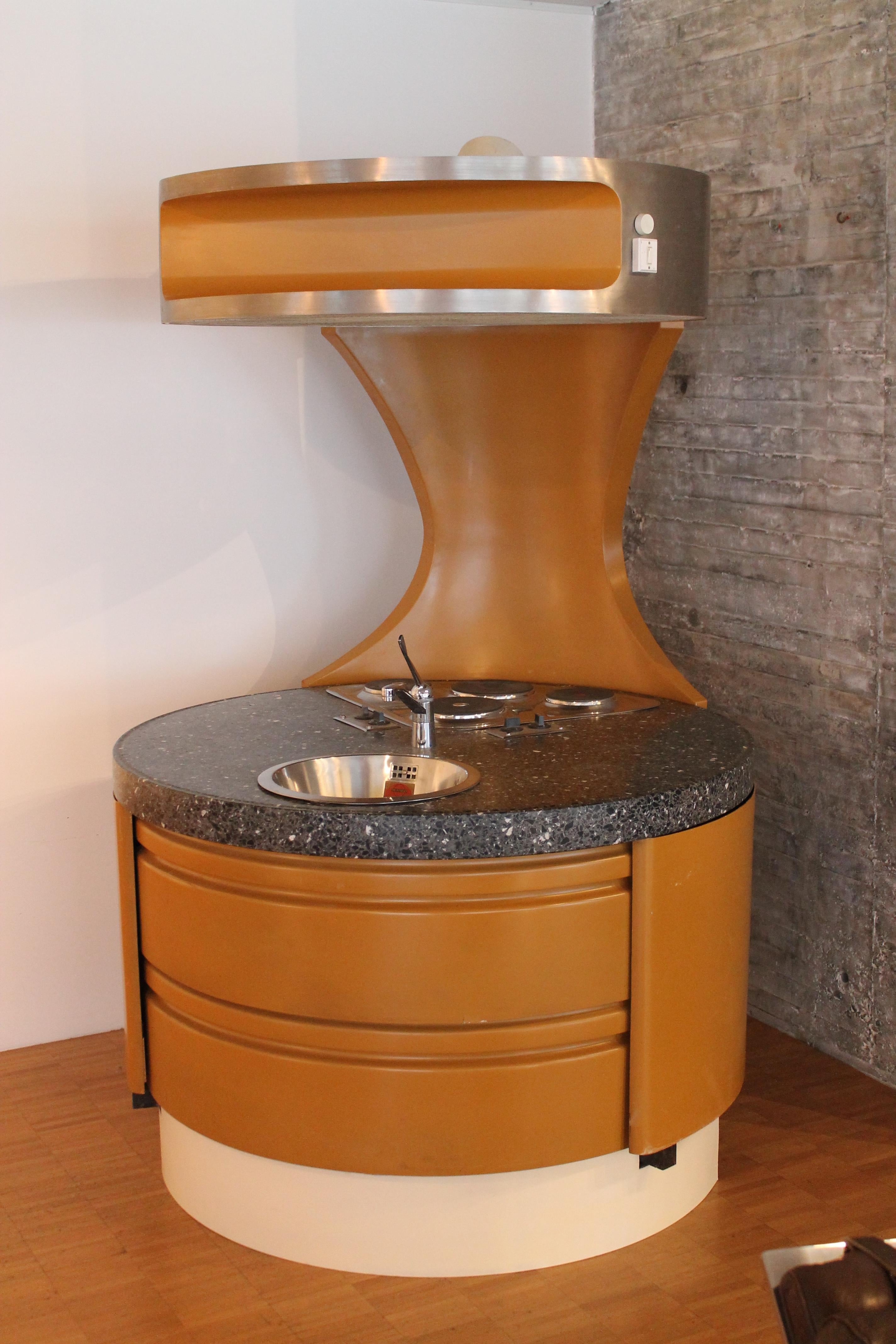 Very exclusive Rotating Pop Art Kitchen by Alno, made in Germany 1960s.
This kitchen was a showroom model end is only sometimes used, so it's almost perfect and useful condition.
Rotating granito top with a diameter from 51.18 inch (130cm) and are