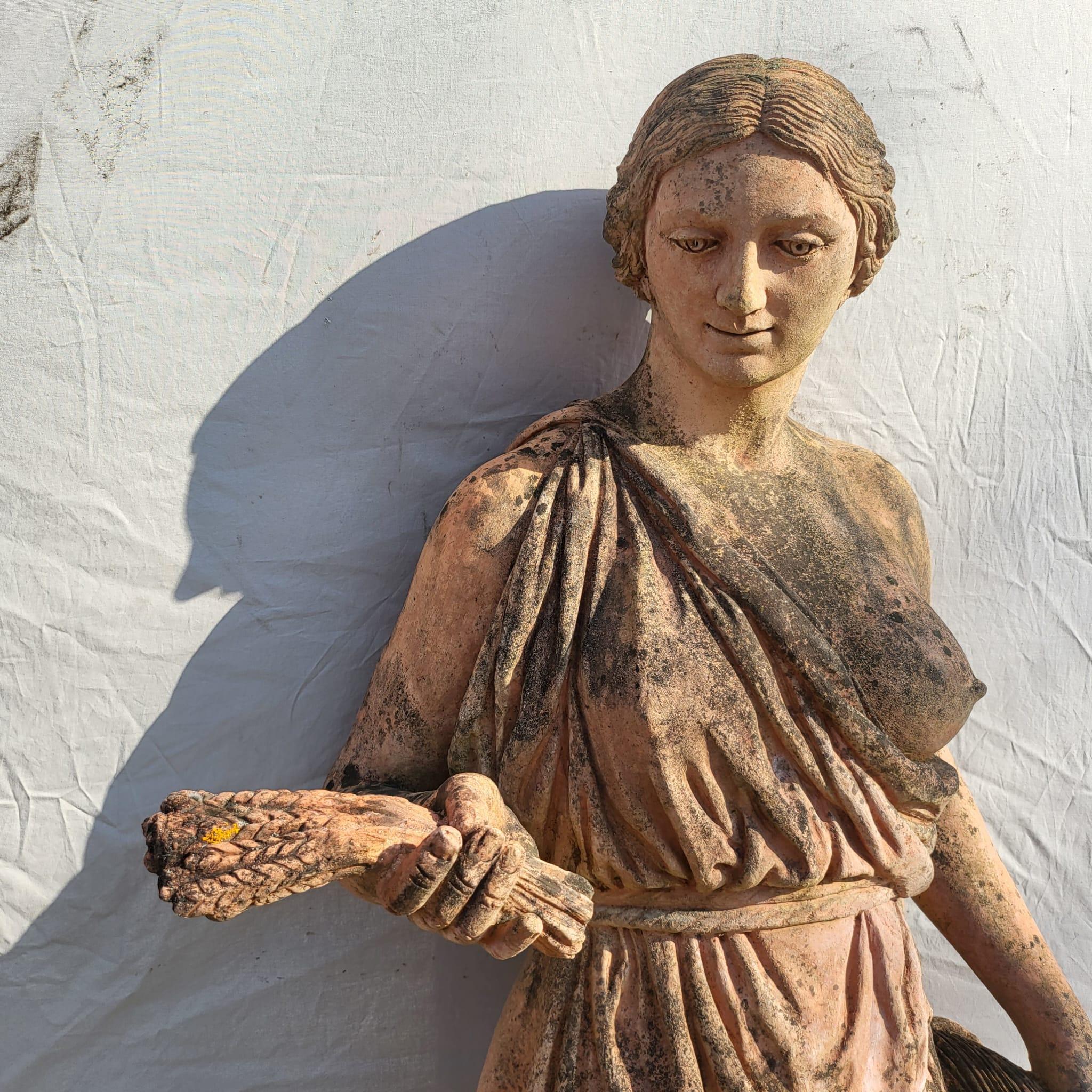 Fantastique série D'ÉCLARATIONS 4 SEASONS IN TERRACOTTA 1890/1900 avec base H : 190 cm Bon état à Madrid, ES