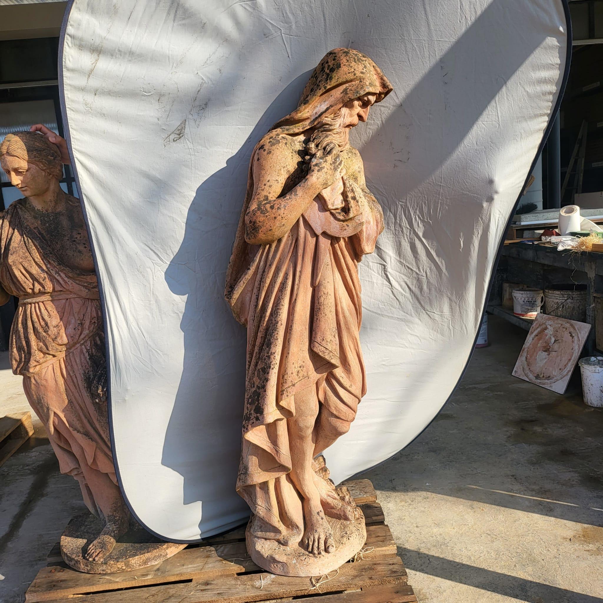 Fin du XIXe siècle Fantastique série D'ÉCLARATIONS 4 SEASONS IN TERRACOTTA 1890/1900 avec base H : 190 cm