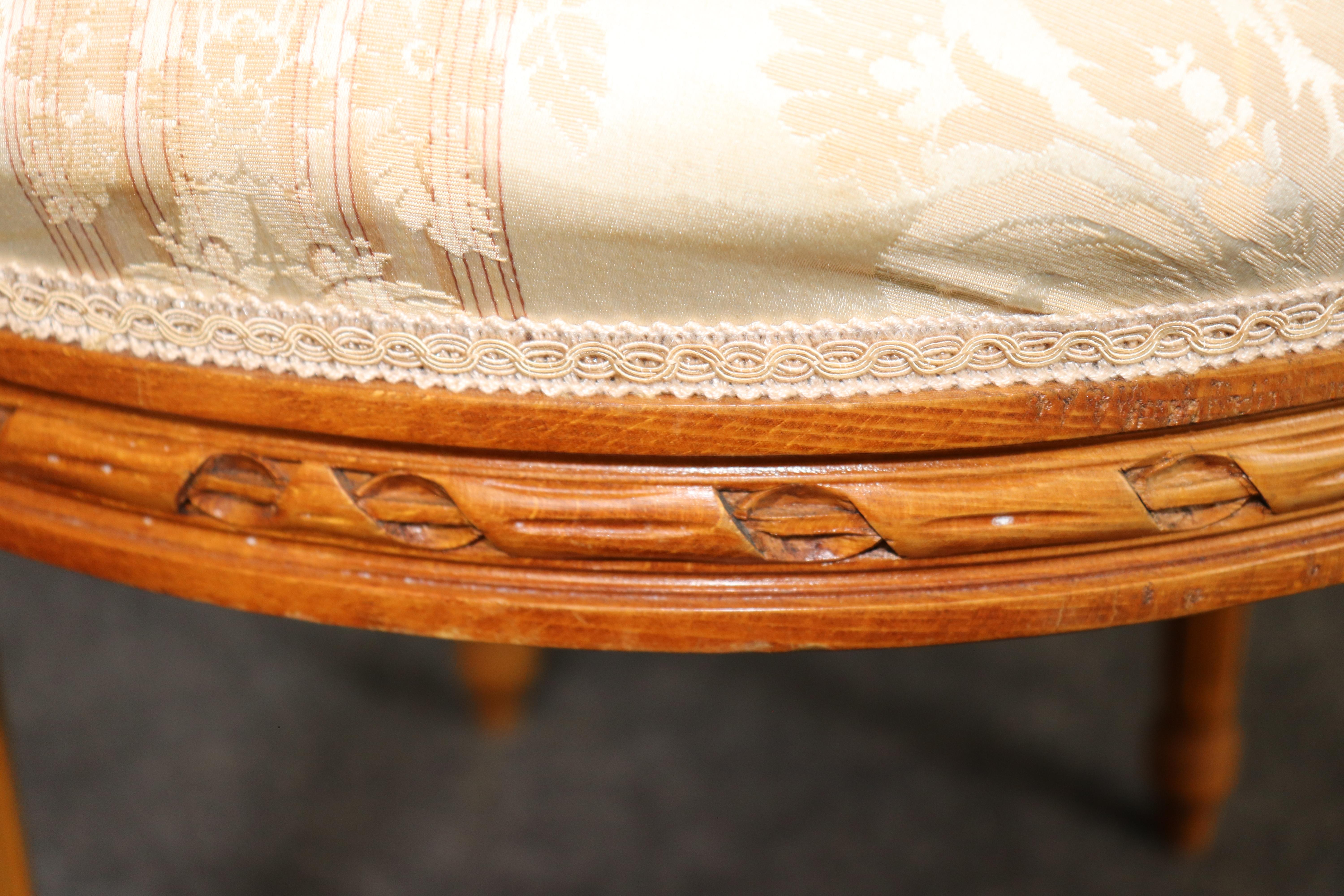 Fantastic set of 10 French Louis XVI Cane Damask Upholstered Dinng Chairs im Angebot 10