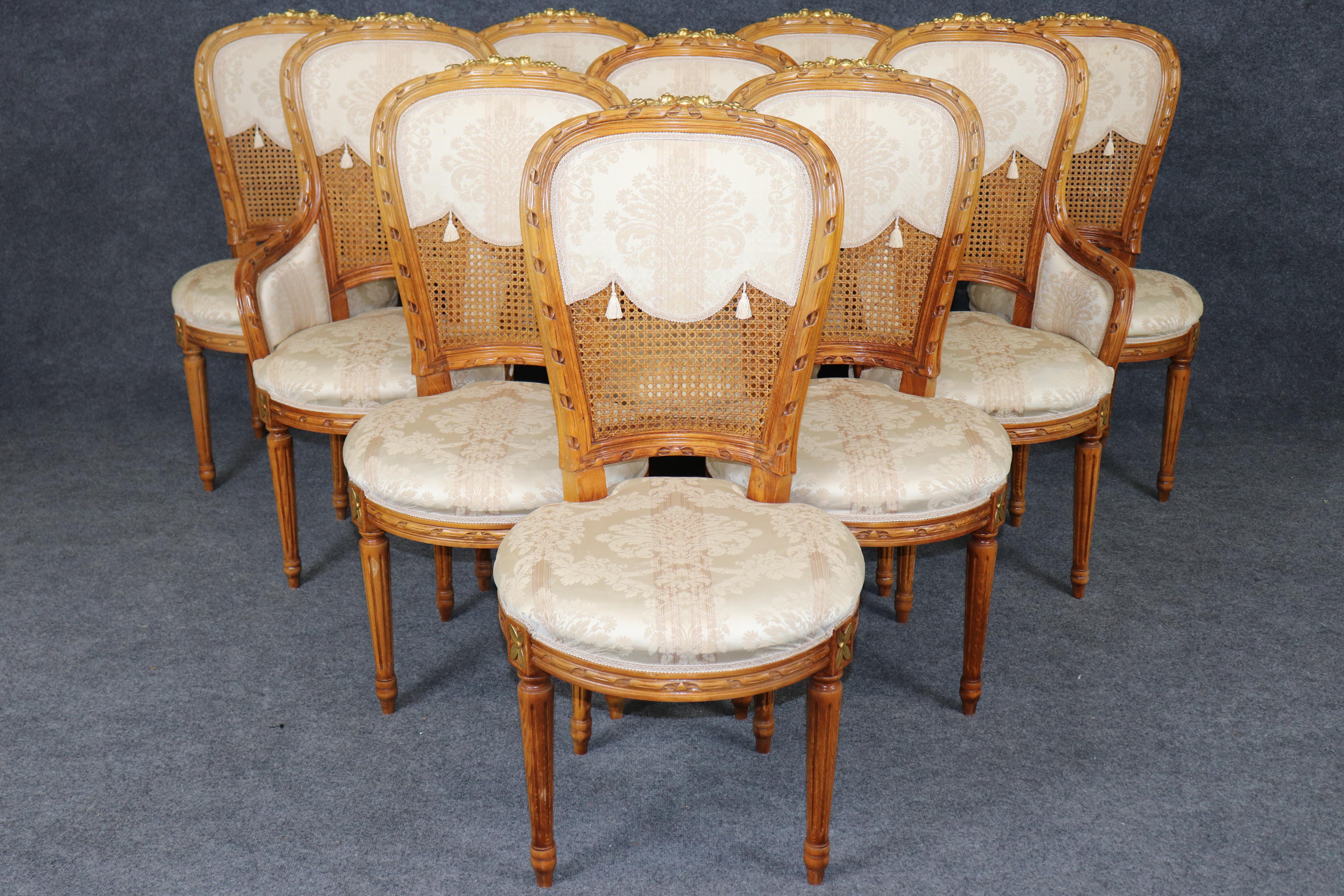 Fantastic set of 10 French Louis XVI Cane Damask Upholstered Dinng Chairs (Louis XVI.) im Angebot