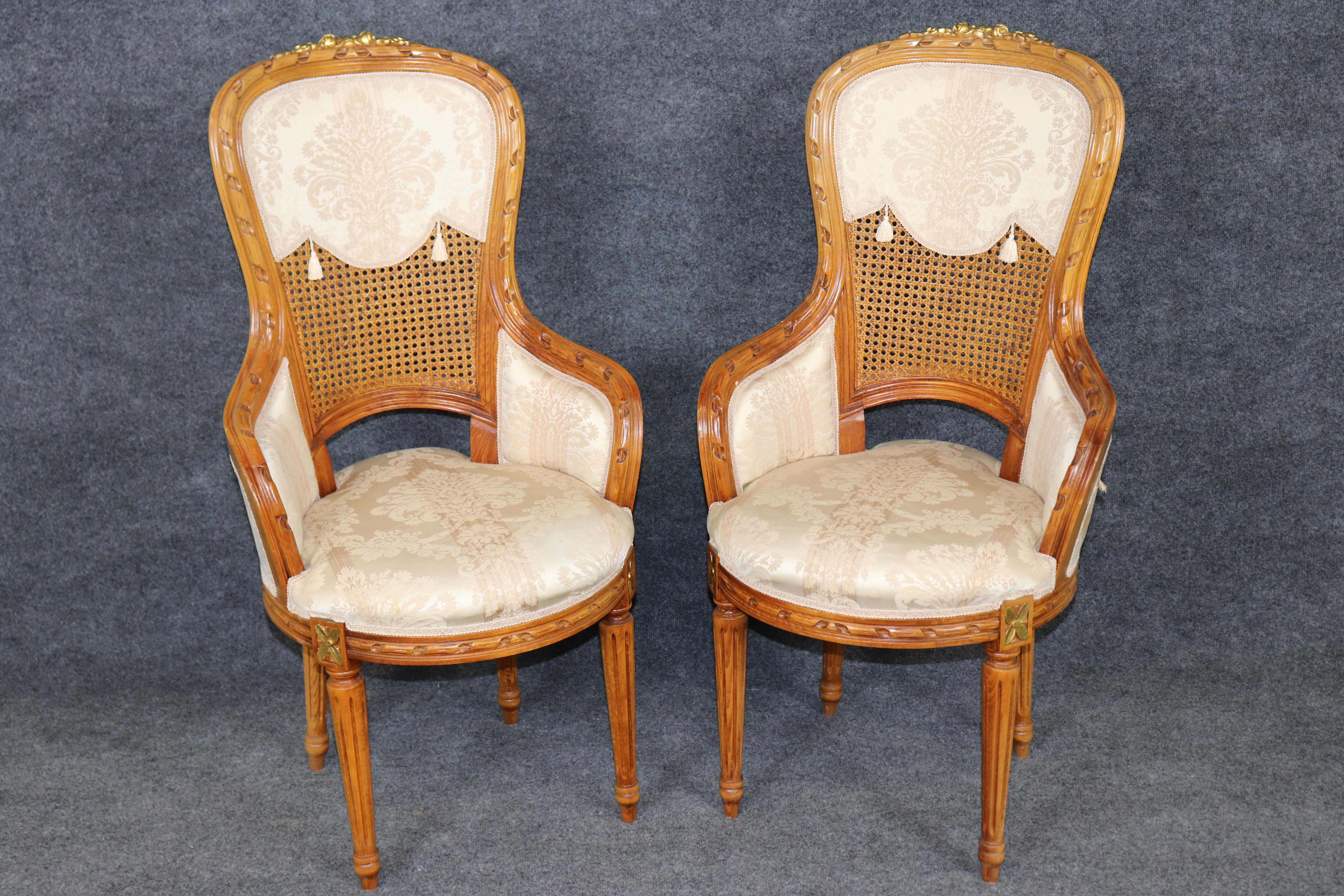 Fantastic set of 10 French Louis XVI Cane Damask Upholstered Dinng Chairs im Zustand „Gut“ im Angebot in Swedesboro, NJ