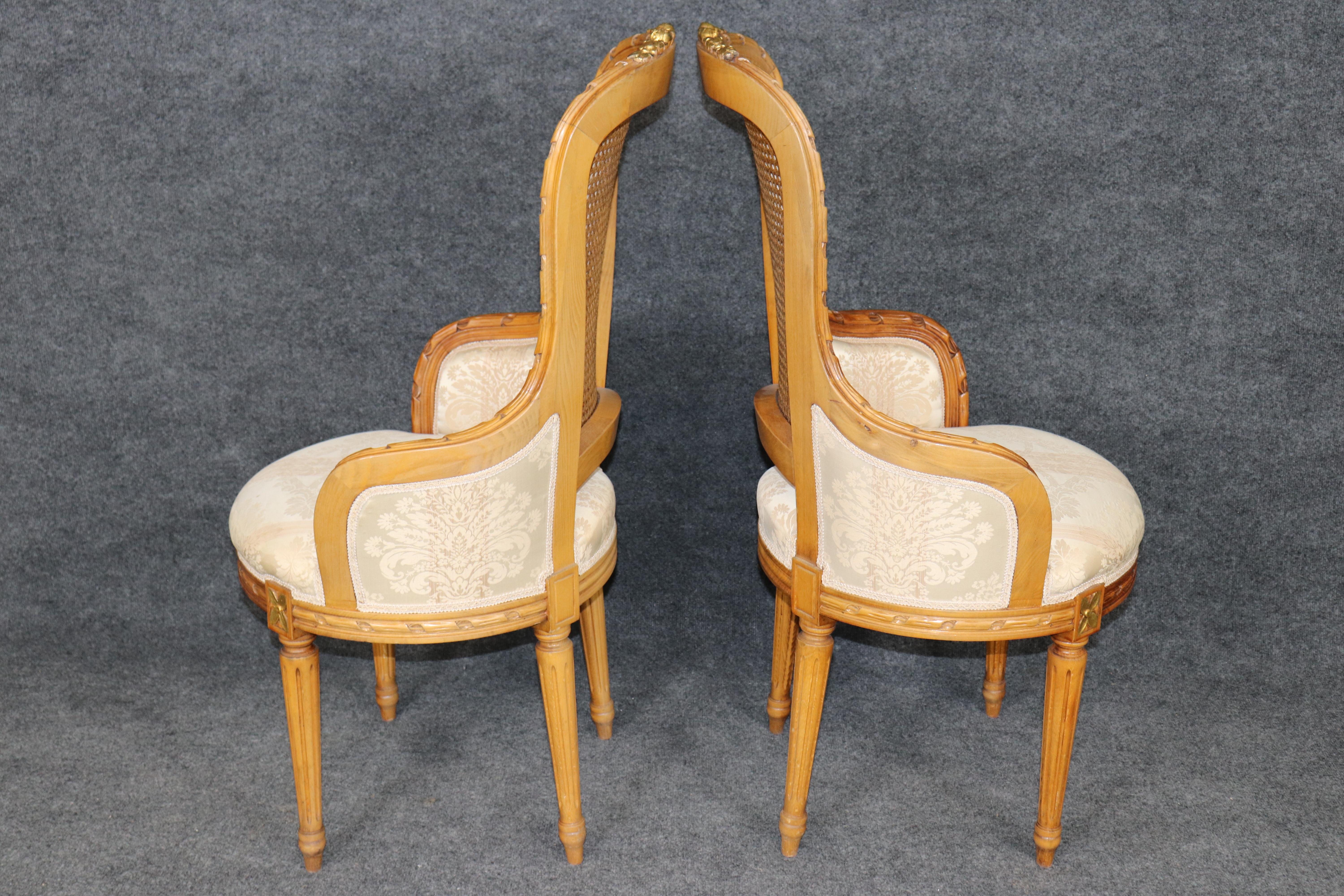Fantastic set of 10 French Louis XVI Cane Damask Upholstered Dinng Chairs (Gehstock) im Angebot