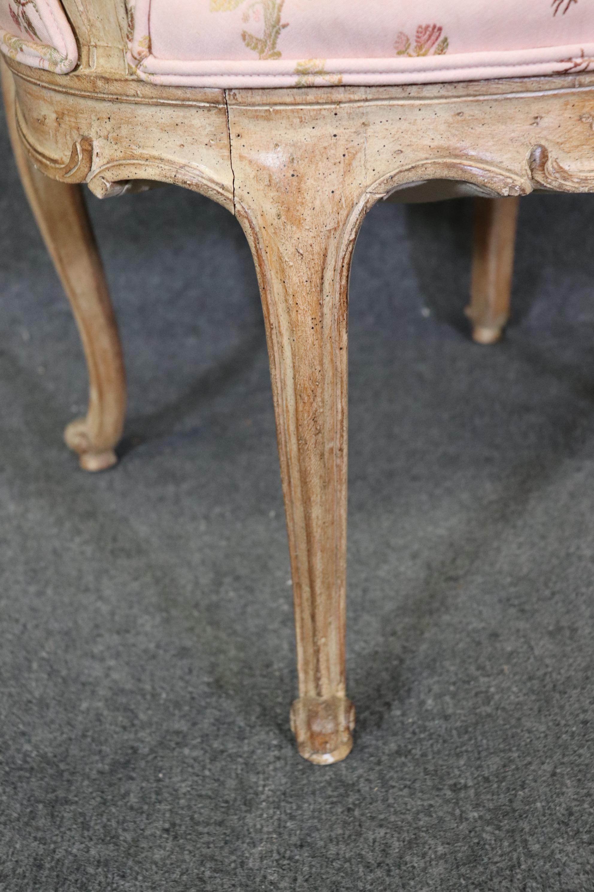 Fantastic Set of 8 French Louis XV Auffray Paint Decorated Carved Dining Chairs For Sale 4