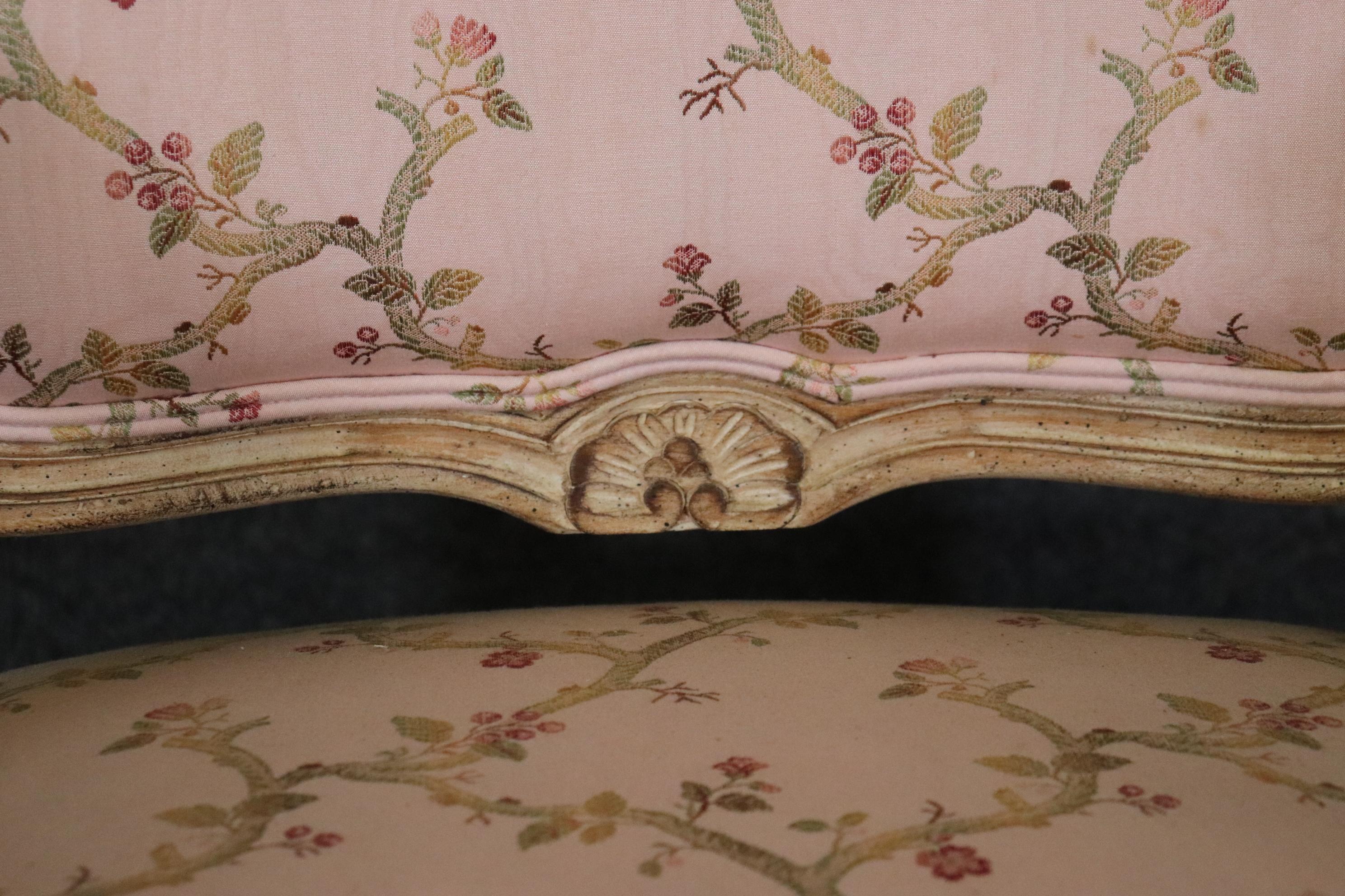 Fantastisches Set aus 8 französischen, geschnitzten, Louis XV.-Esszimmerstühlen, Auffray-Farbe im Angebot 8