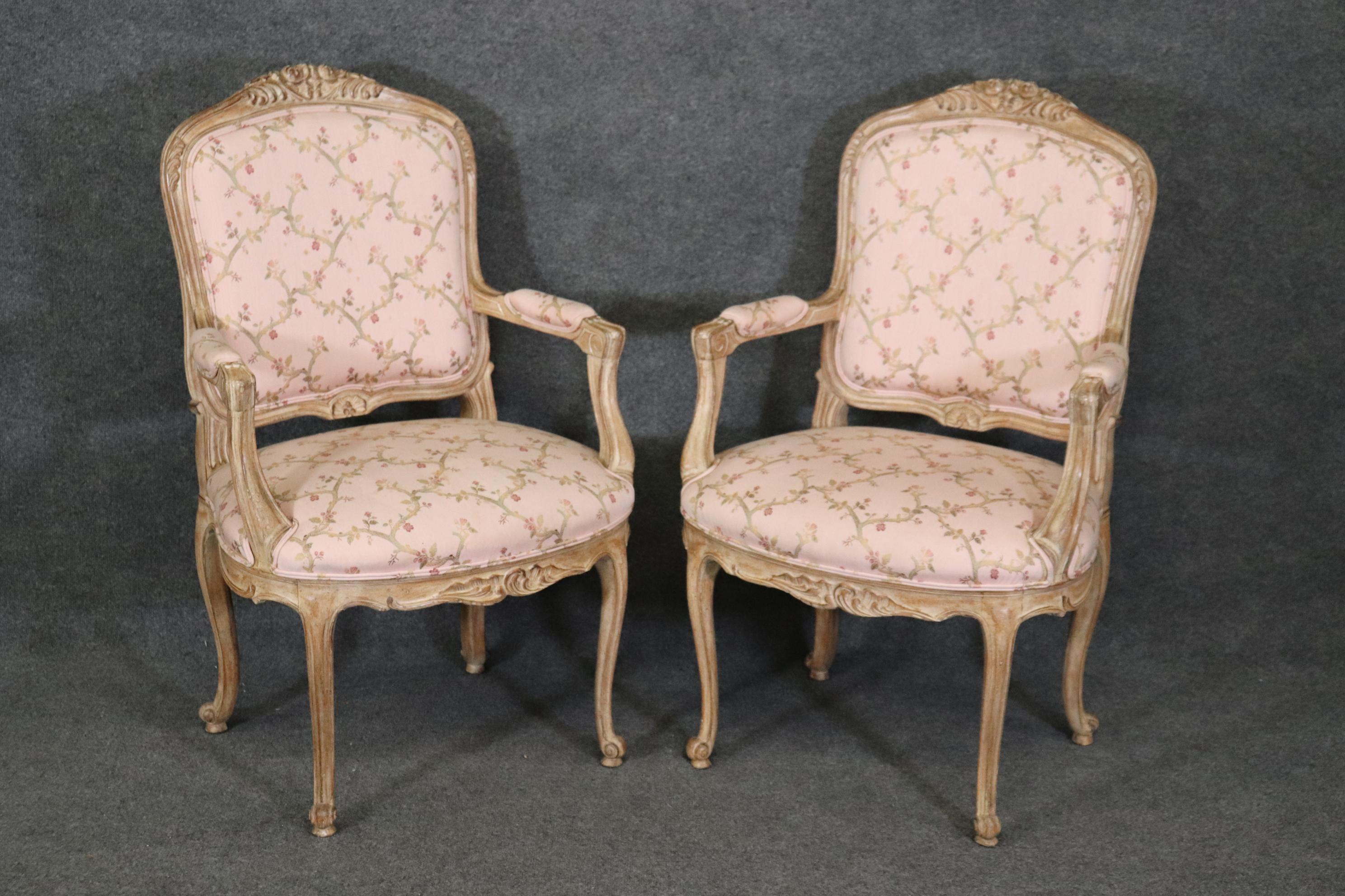 Fantastic Set of 8 French Louis XV Auffray Paint Decorated Carved Dining Chairs In Good Condition For Sale In Swedesboro, NJ