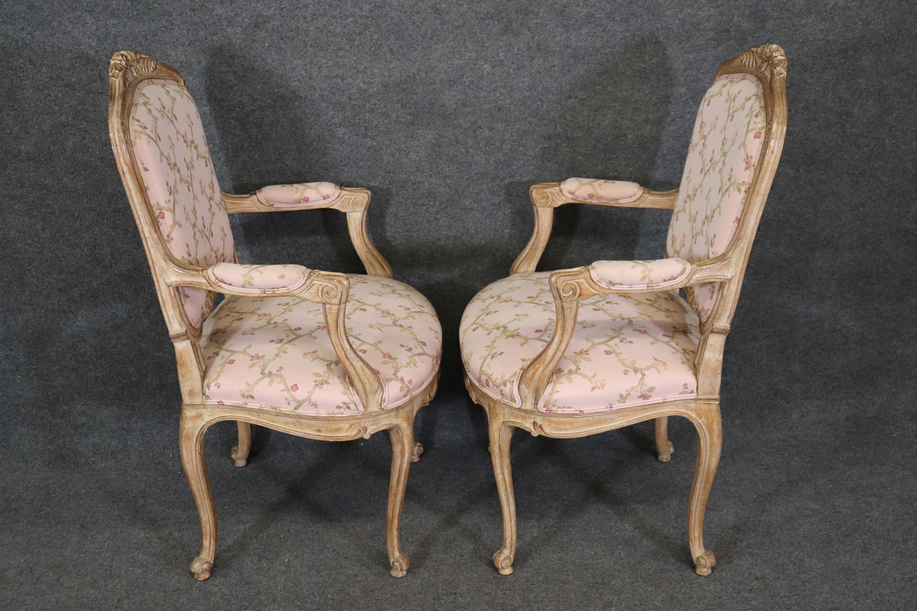 Fantastic Set of 8 French Louis XV Auffray Paint Decorated Carved Dining Chairs For Sale 2