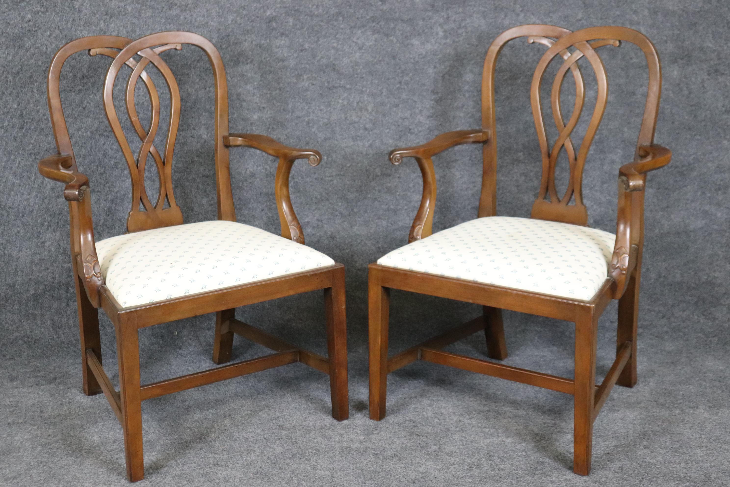 American Fantastic Set of 8 Walnut CW Kittinger Williamsburg Chippendale Dining Chairs For Sale