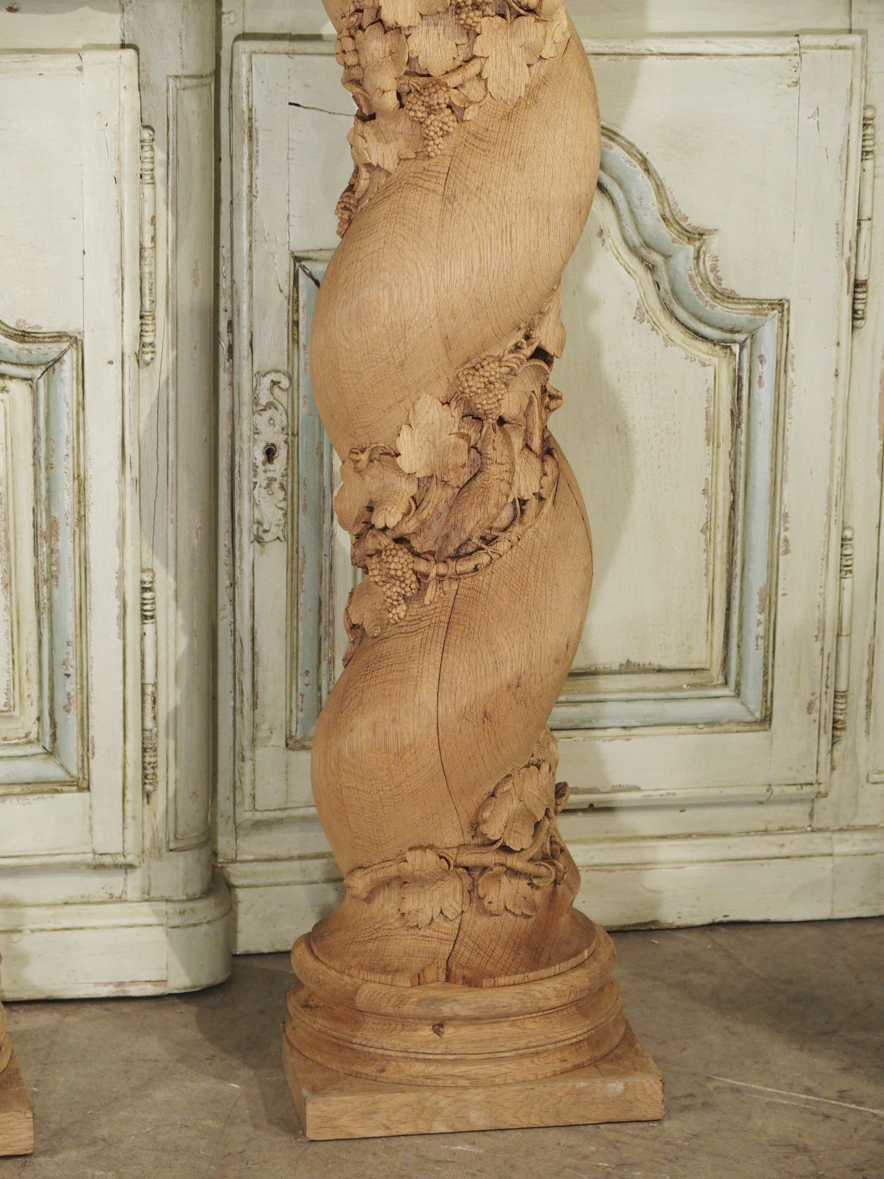 Fantastic Set of Four French Solomonic Half Columns in Carved and Bleached Oak In Good Condition In Dallas, TX