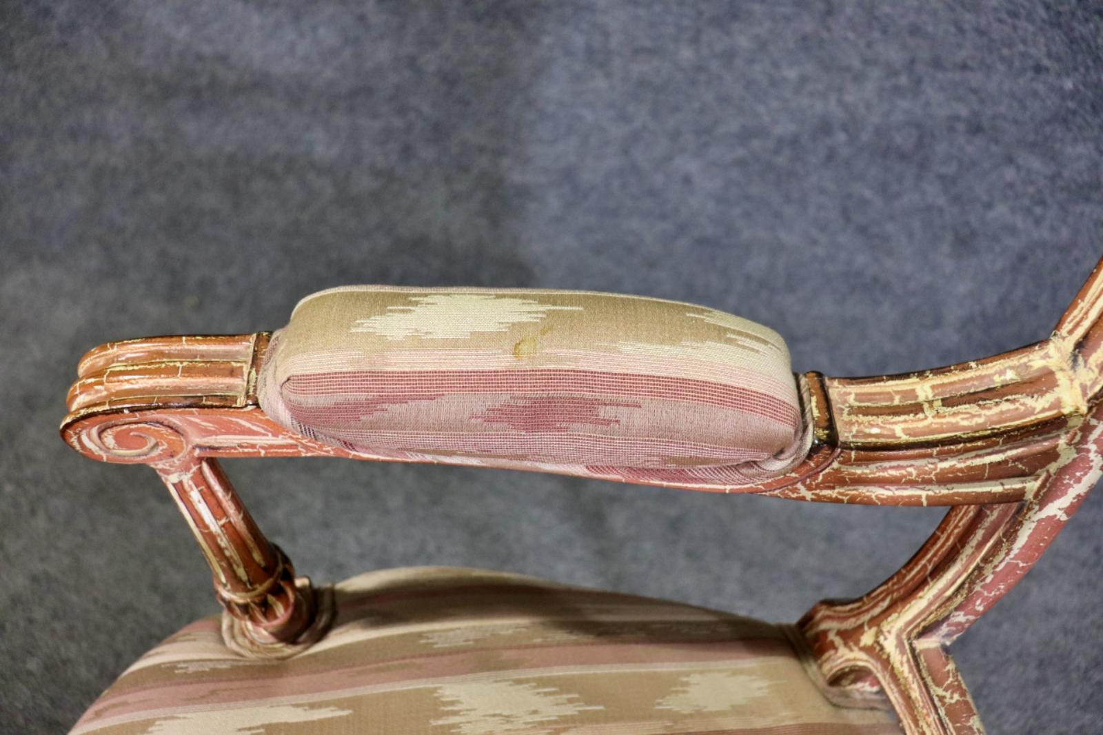 Fantastischer Shabby-Sessel im Maison Jansen-Stil im Distressed-Stil, mehrfarbig (Mitte des 20. Jahrhunderts) im Angebot