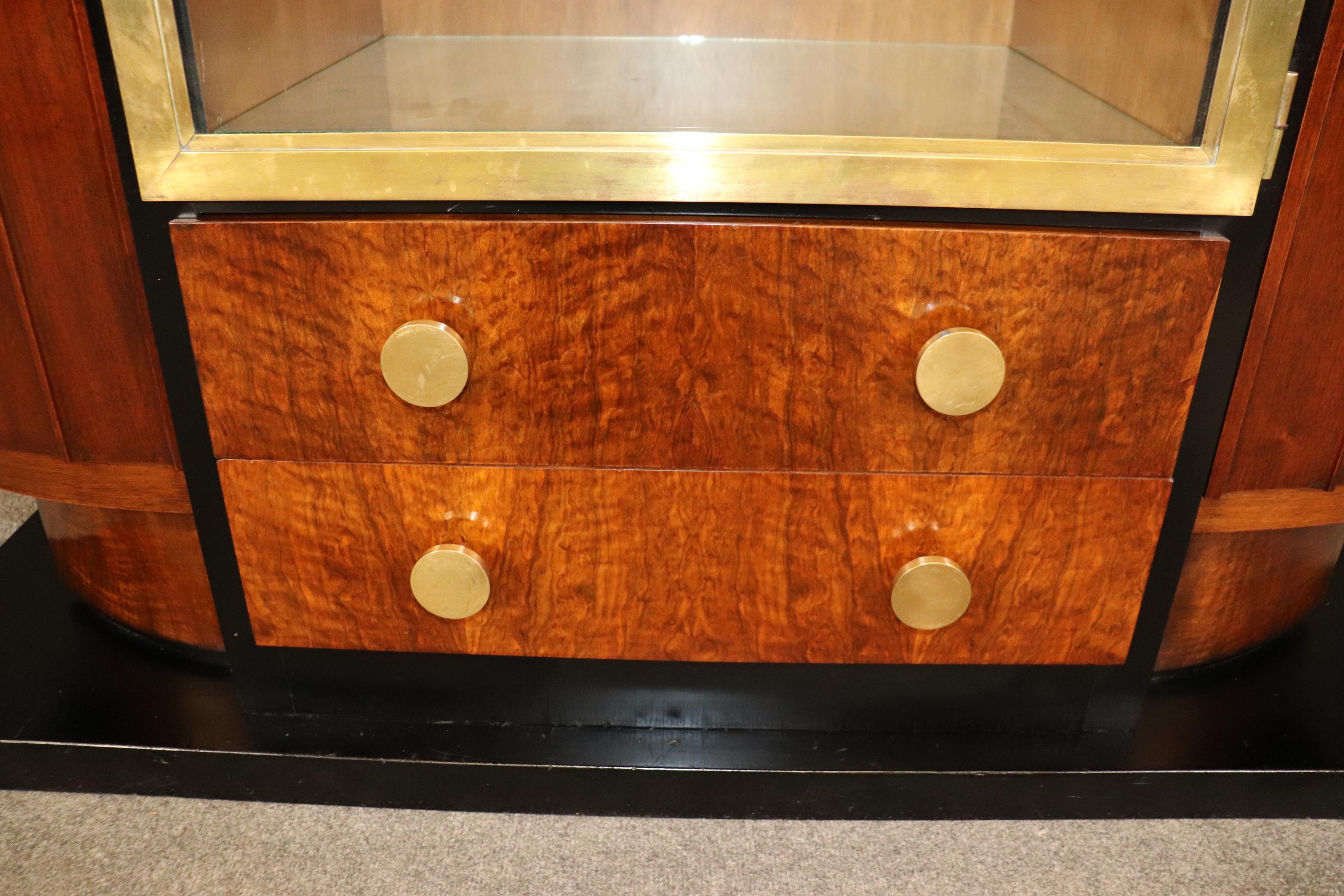 Fantastic Signed French Art Deco Highly Figured Mahogany and Brass Circa 1920 For Sale 9