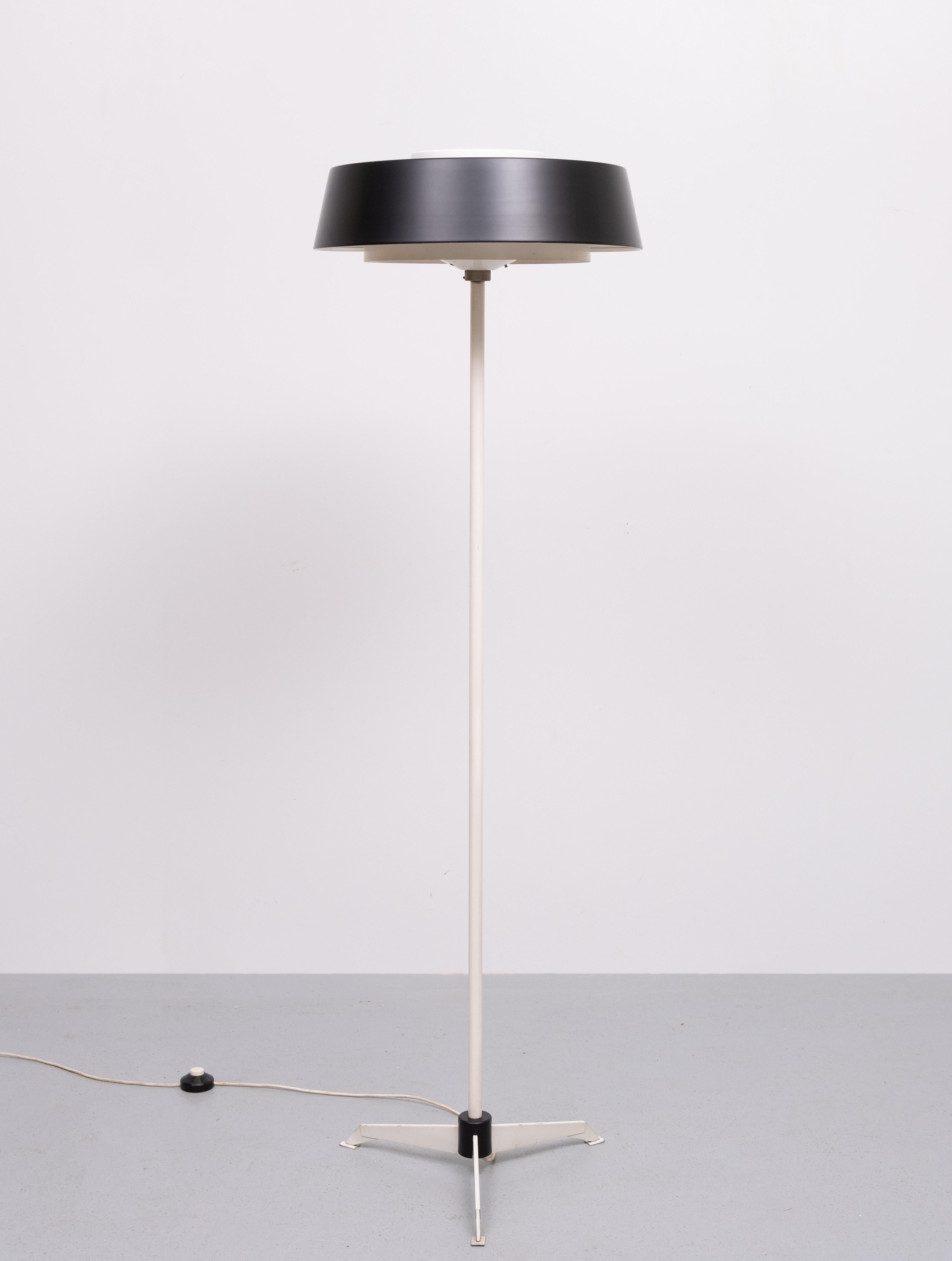 Fantastico  Lampada da terra ST 7128 di Niek Hiemstra per Evolux, Olanda  1960s In condizioni buone in vendita a Den Haag, NL
