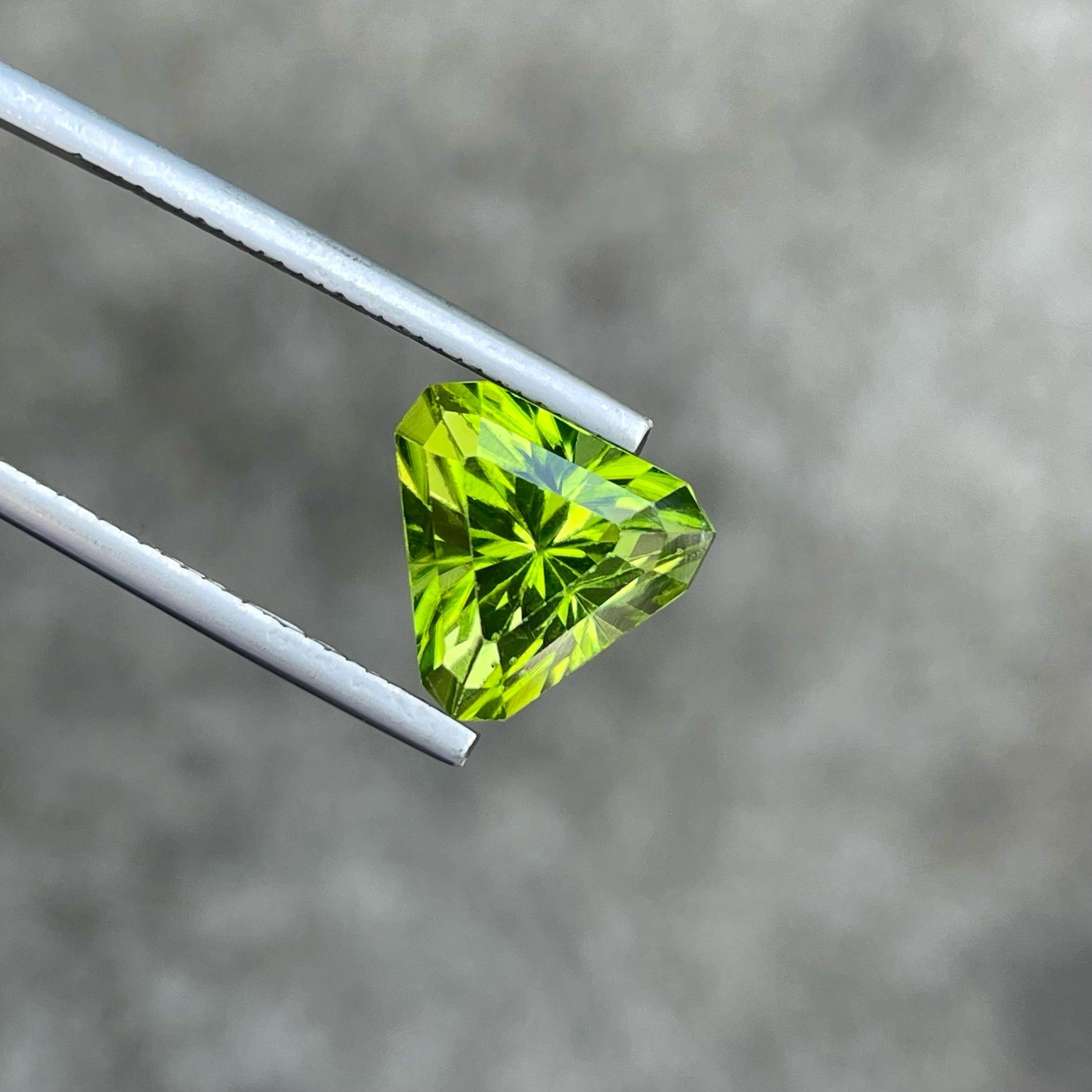 Fantastic Trilliant Cut Natural Peridot Gemstone of 4.75 carats from Pakistan has a wonderful cut in a  Triangular shape, incredible Green color. Great brilliance. This gem is SI Clarity.

Product Information:
GEMSTONE TYPE:	Fantastic Trilliant Cut
