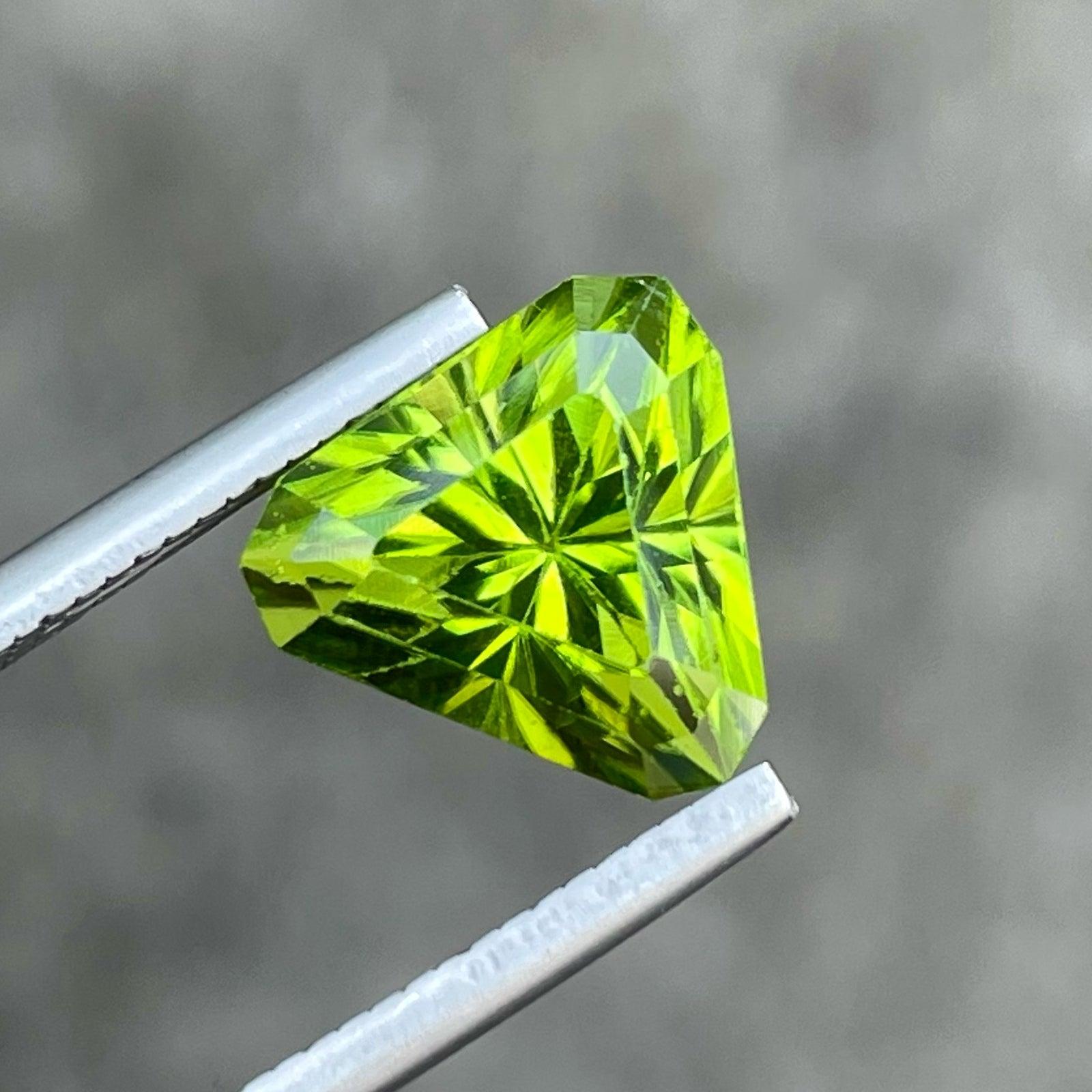 Modern Fantastic Trilliant Cut Natural Peridot Gemstone 4.75 Carats Pakistan Peridot  For Sale