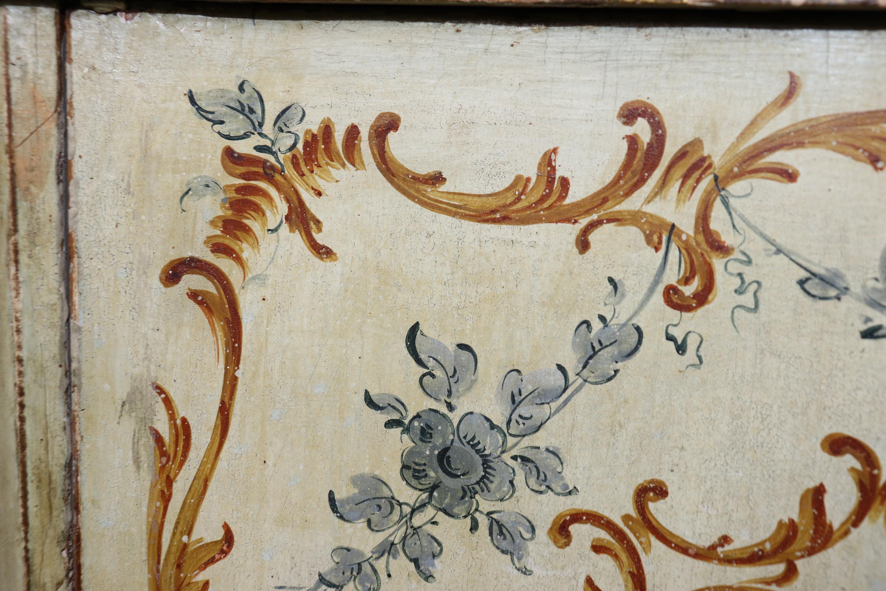 Fantastic Venetian Paint Decorated Commode cabinet with Painted Birds  For Sale 5