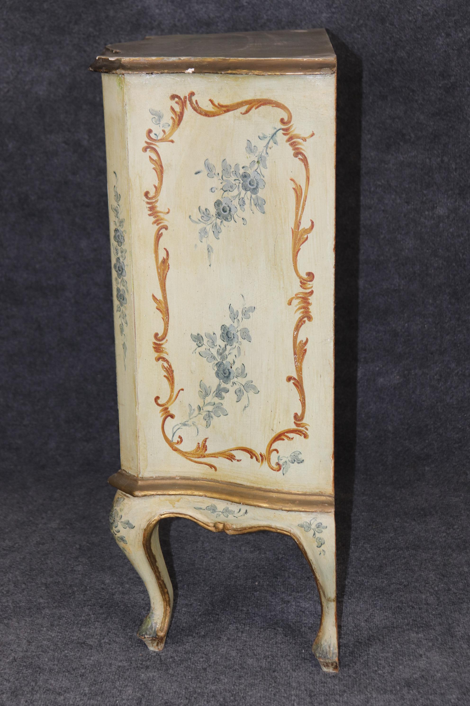 Fantastic Venetian Paint Decorated Commode cabinet with Painted Birds  For Sale 2