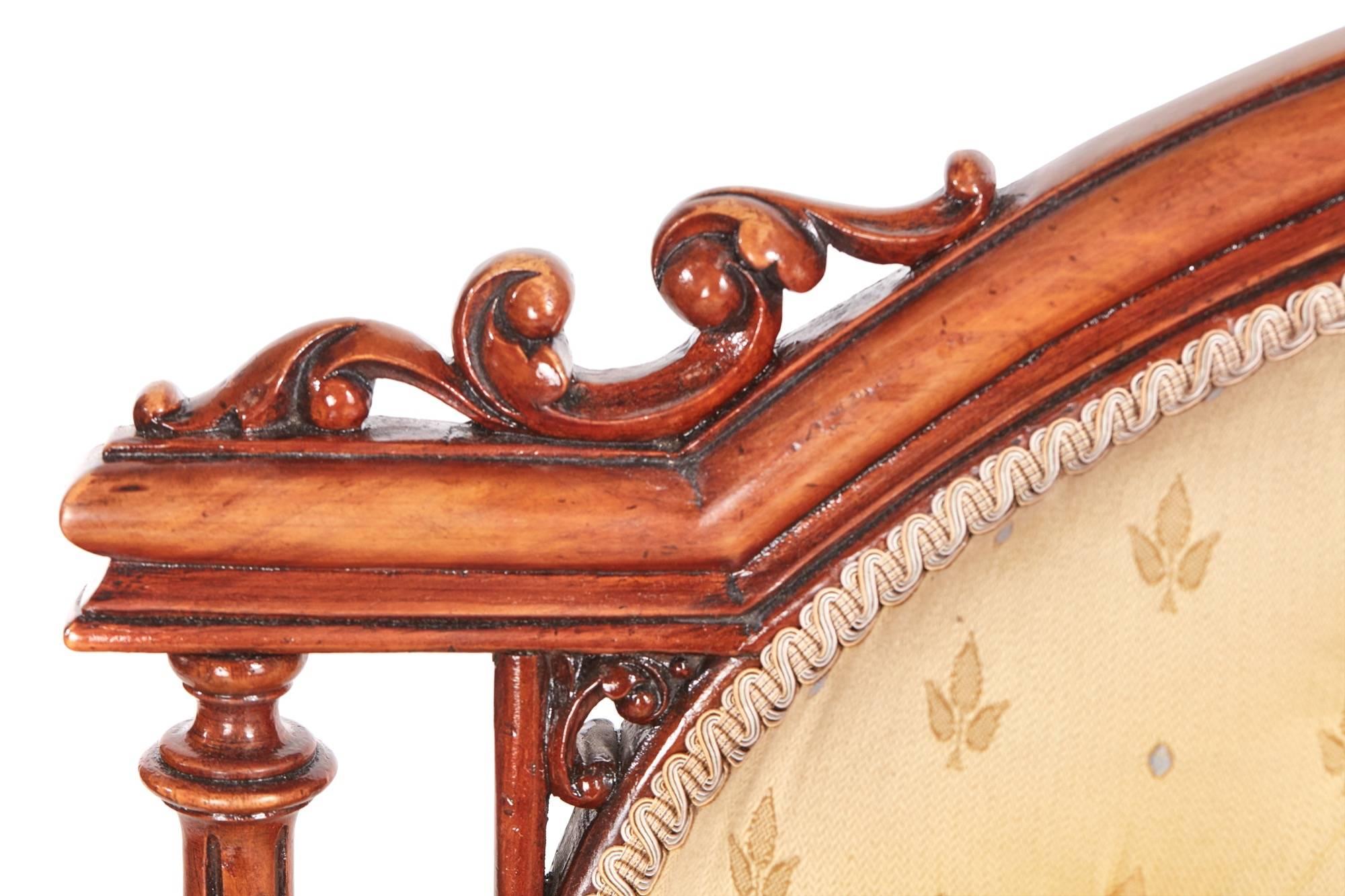 Fantastic Victorian Carved Walnut Settee For Sale 2