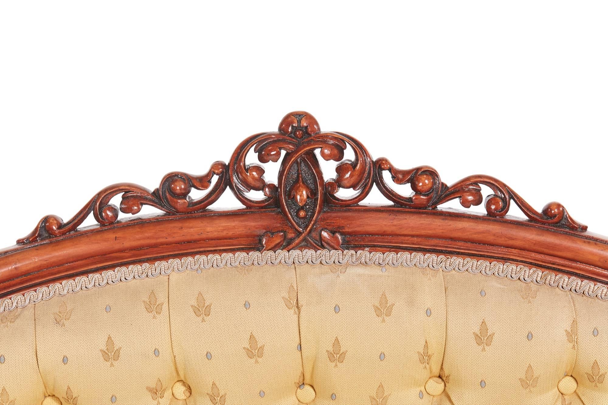 Fantastic Victorian Carved Walnut Settee For Sale 4