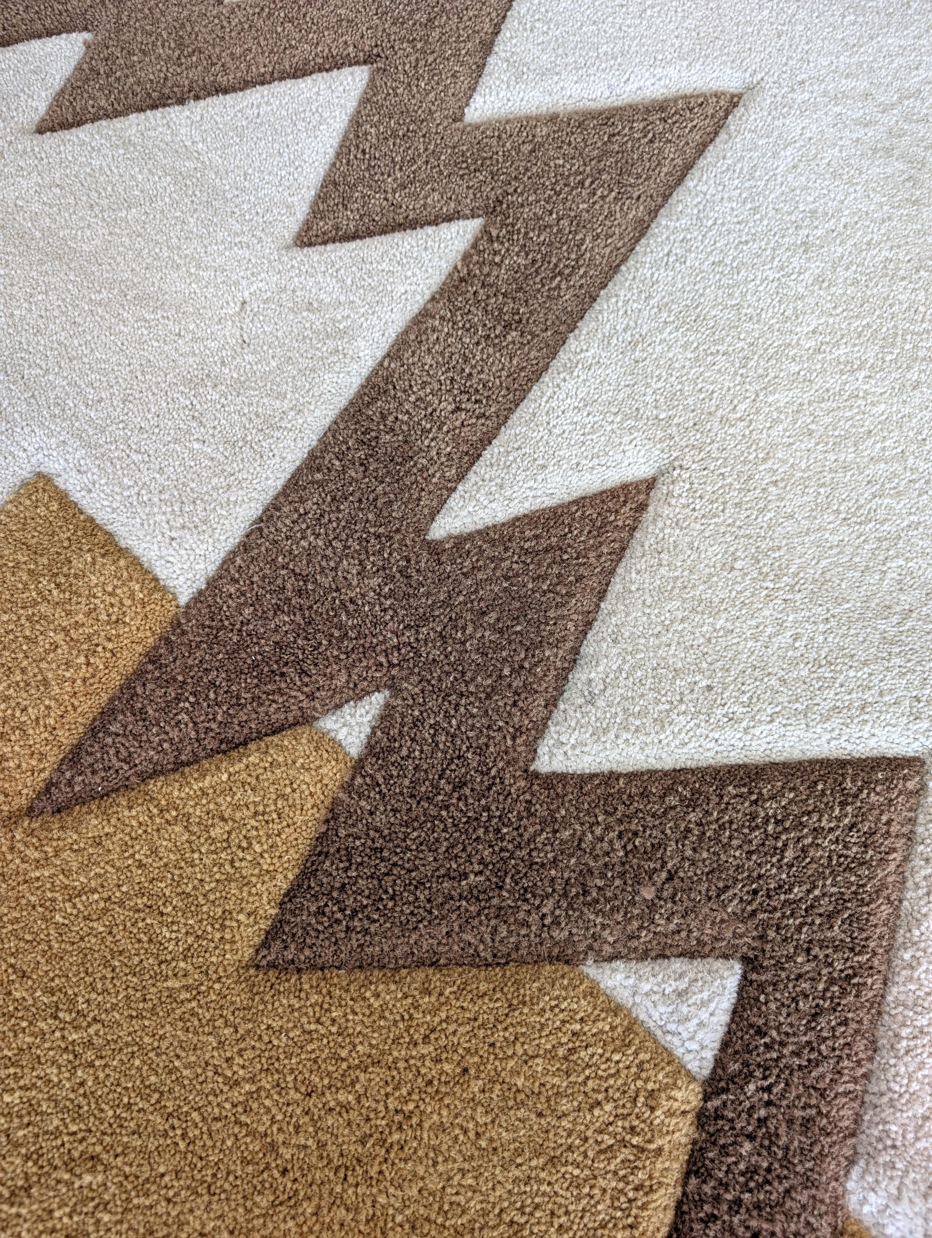 Fantastic vintage large graphic postmodern sculpted wool mix rug, USA 1980s For Sale 3