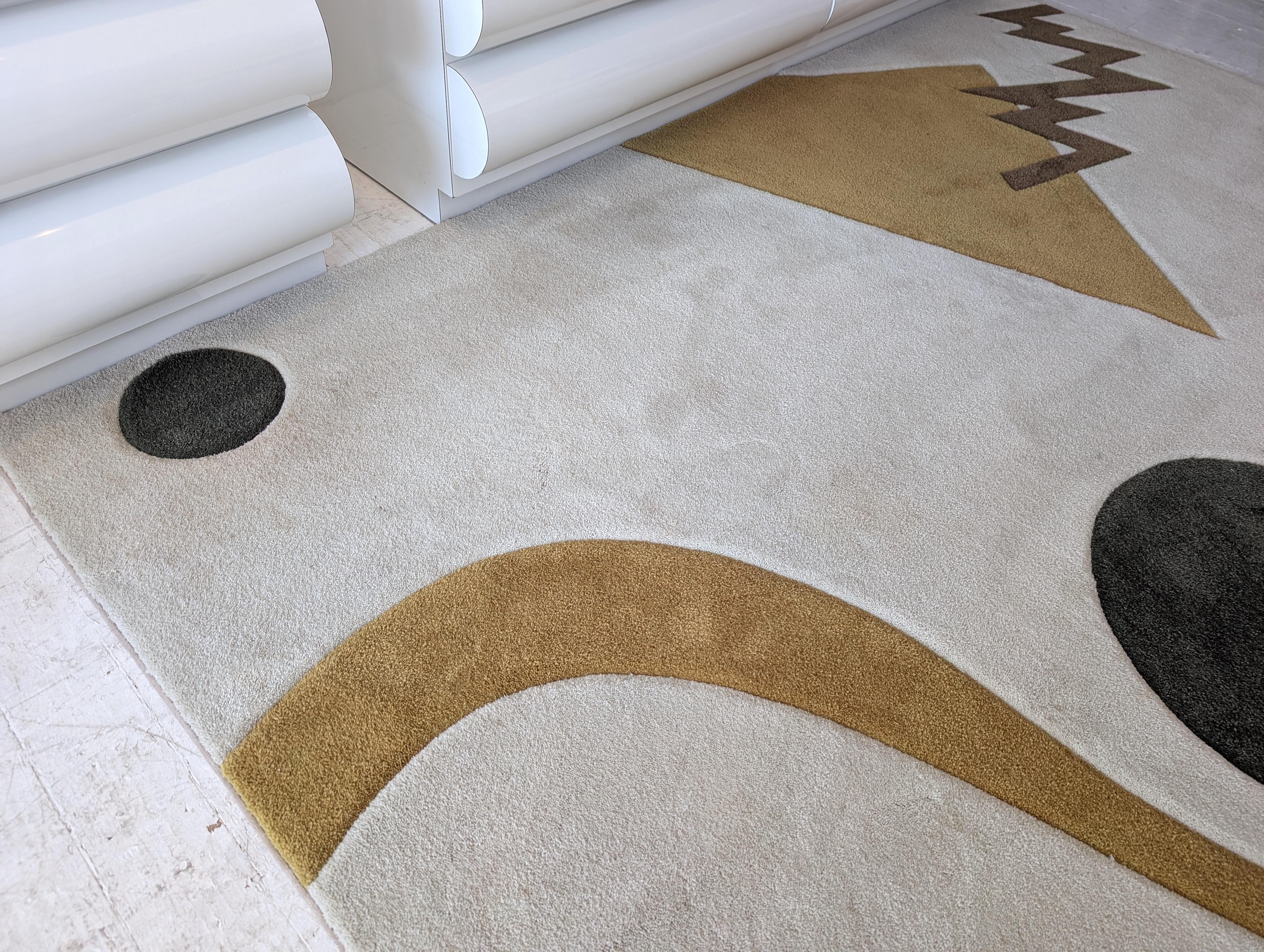 Fantastic vintage large graphic postmodern sculpted wool mix rug, USA 1980s For Sale 4