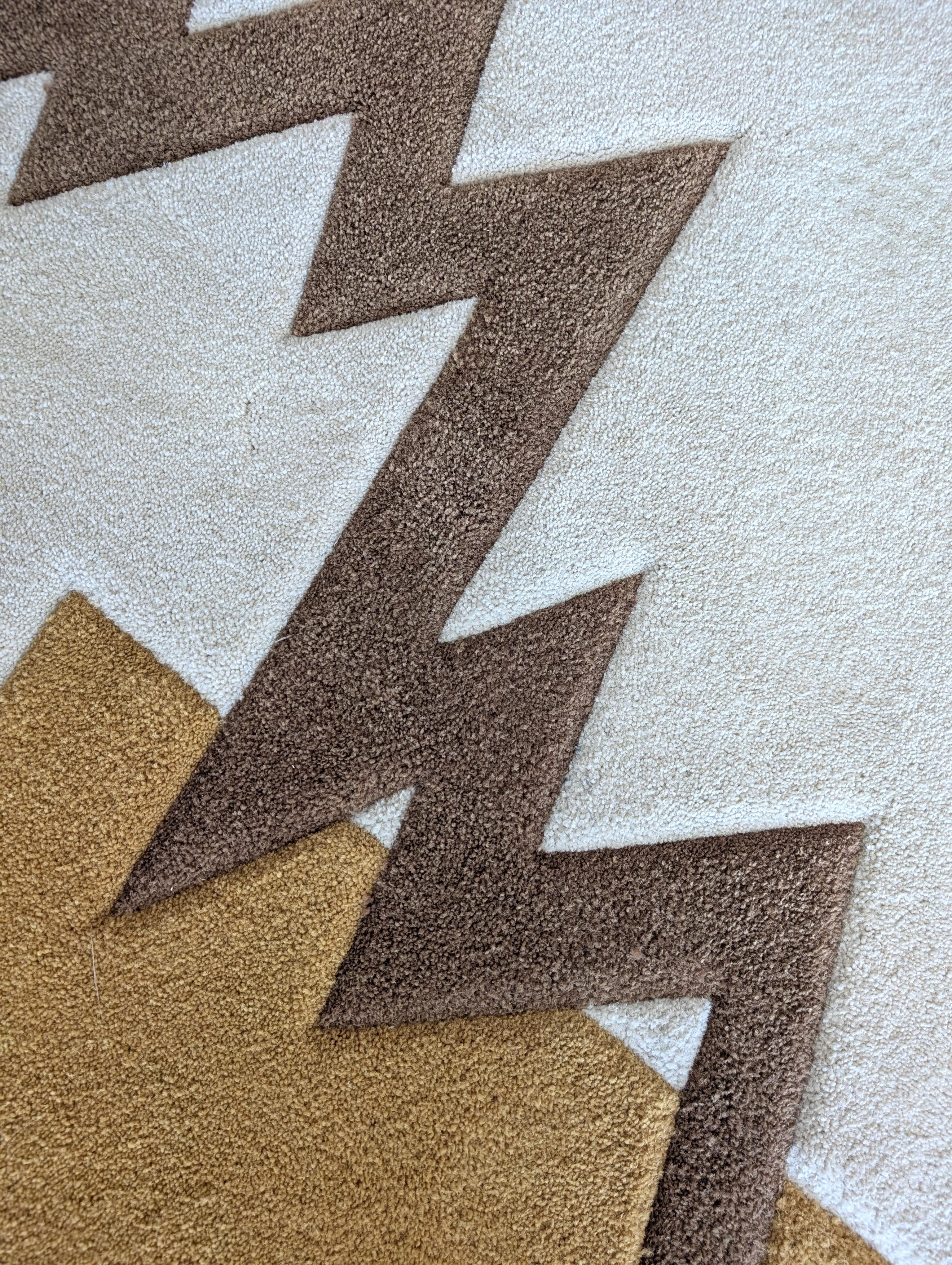 20th Century Fantastic vintage large graphic postmodern sculpted wool mix rug, USA 1980s For Sale