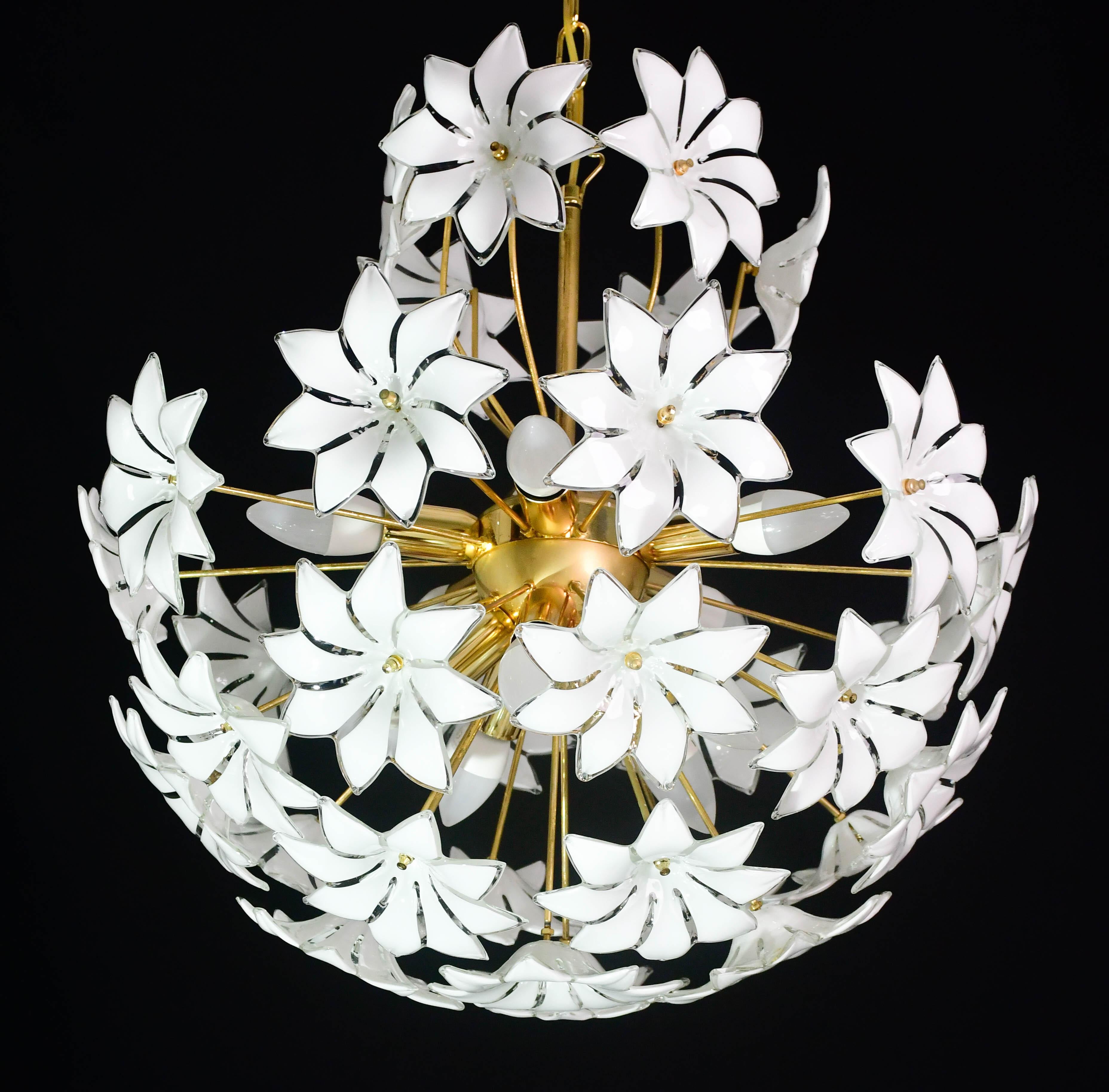 Fantástica araña Sputnik de flores de cristal de Murano blanco, años 80 en venta 6