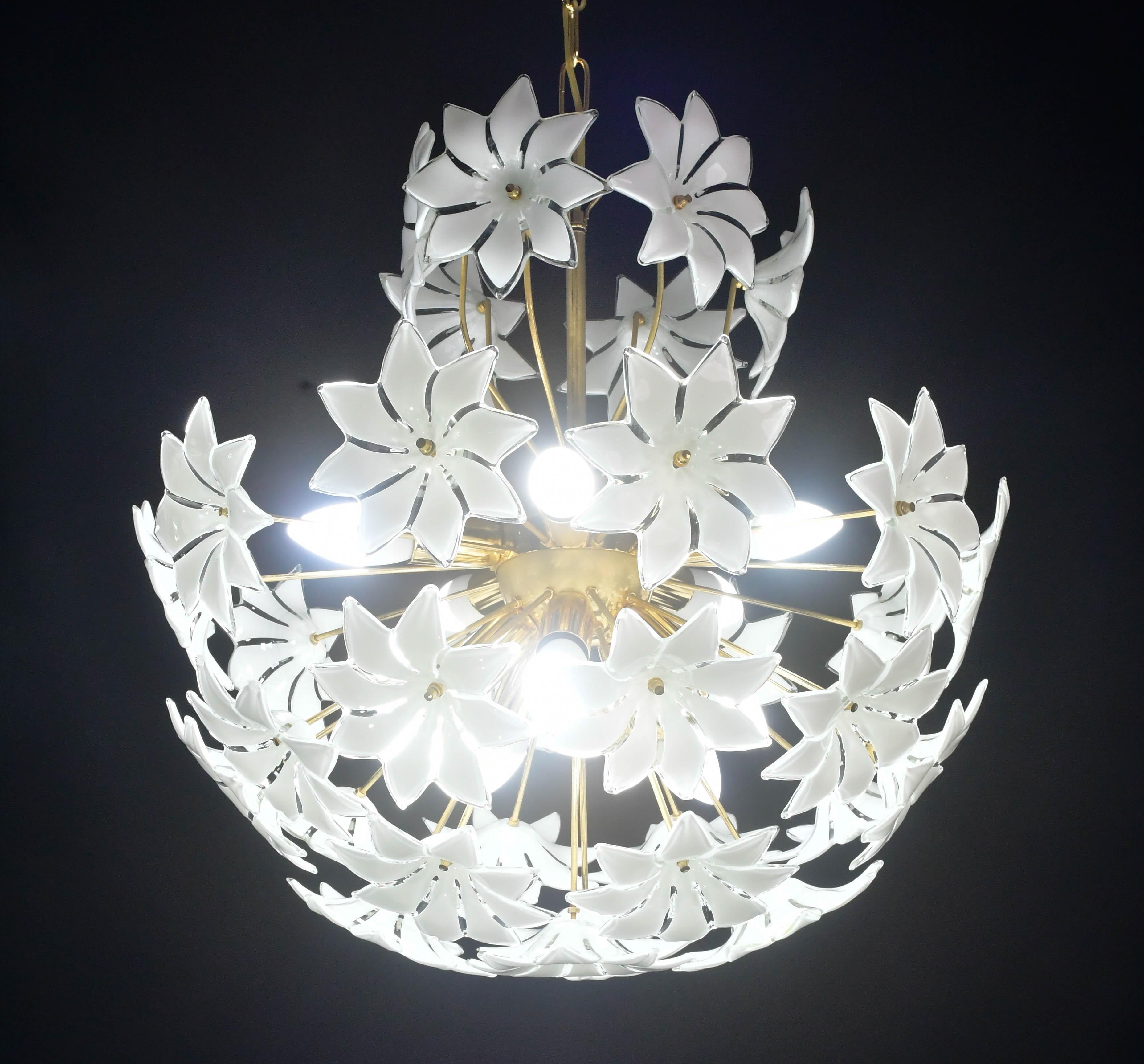 Fantástica araña Sputnik de flores de cristal de Murano blanco, años 80 finales del siglo XX en venta