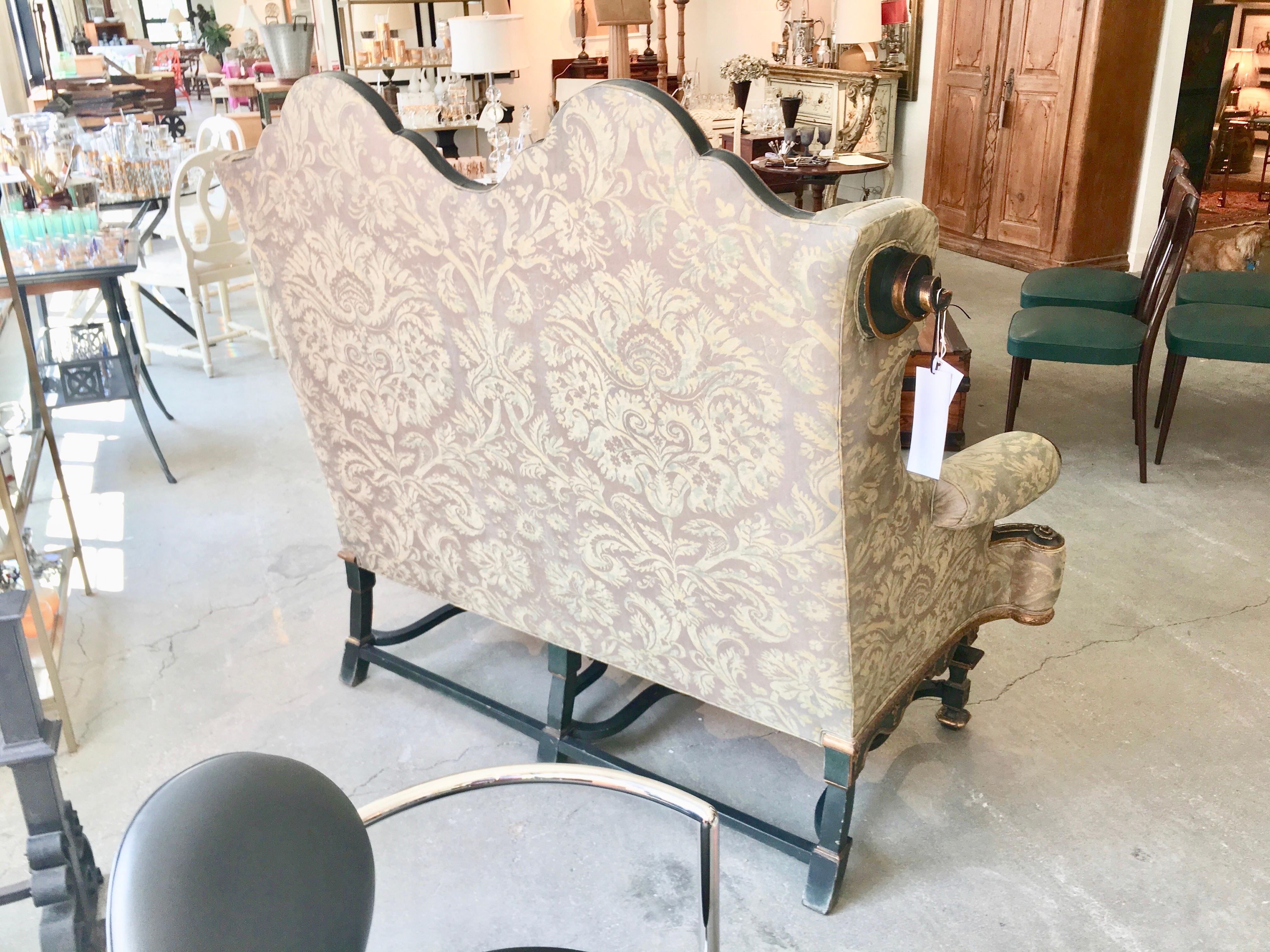 Divano gotico Fortuny di Duke of Leeds in vendita 8