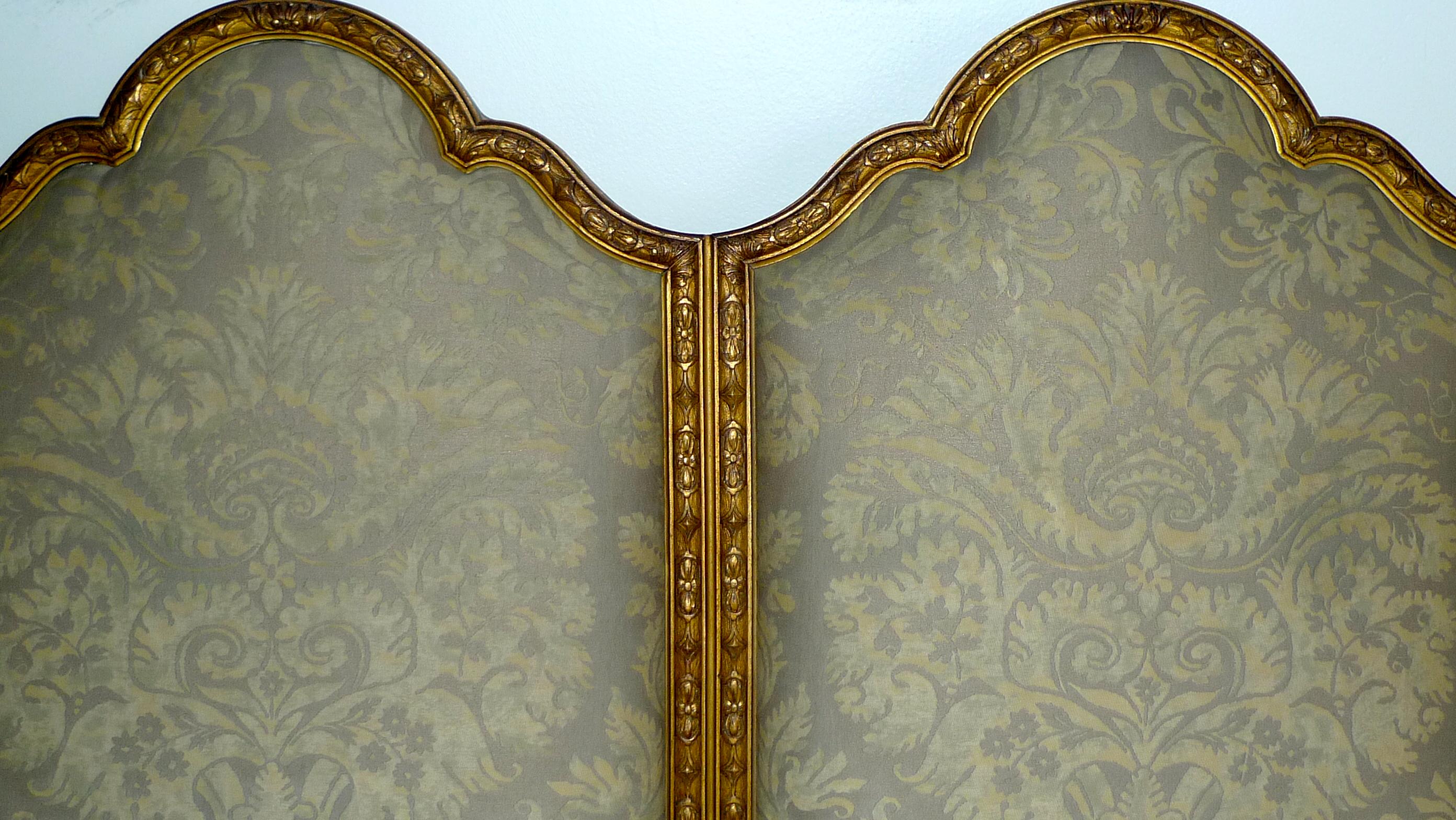 Divano gotico Fortuny di Duke of Leeds in vendita 11
