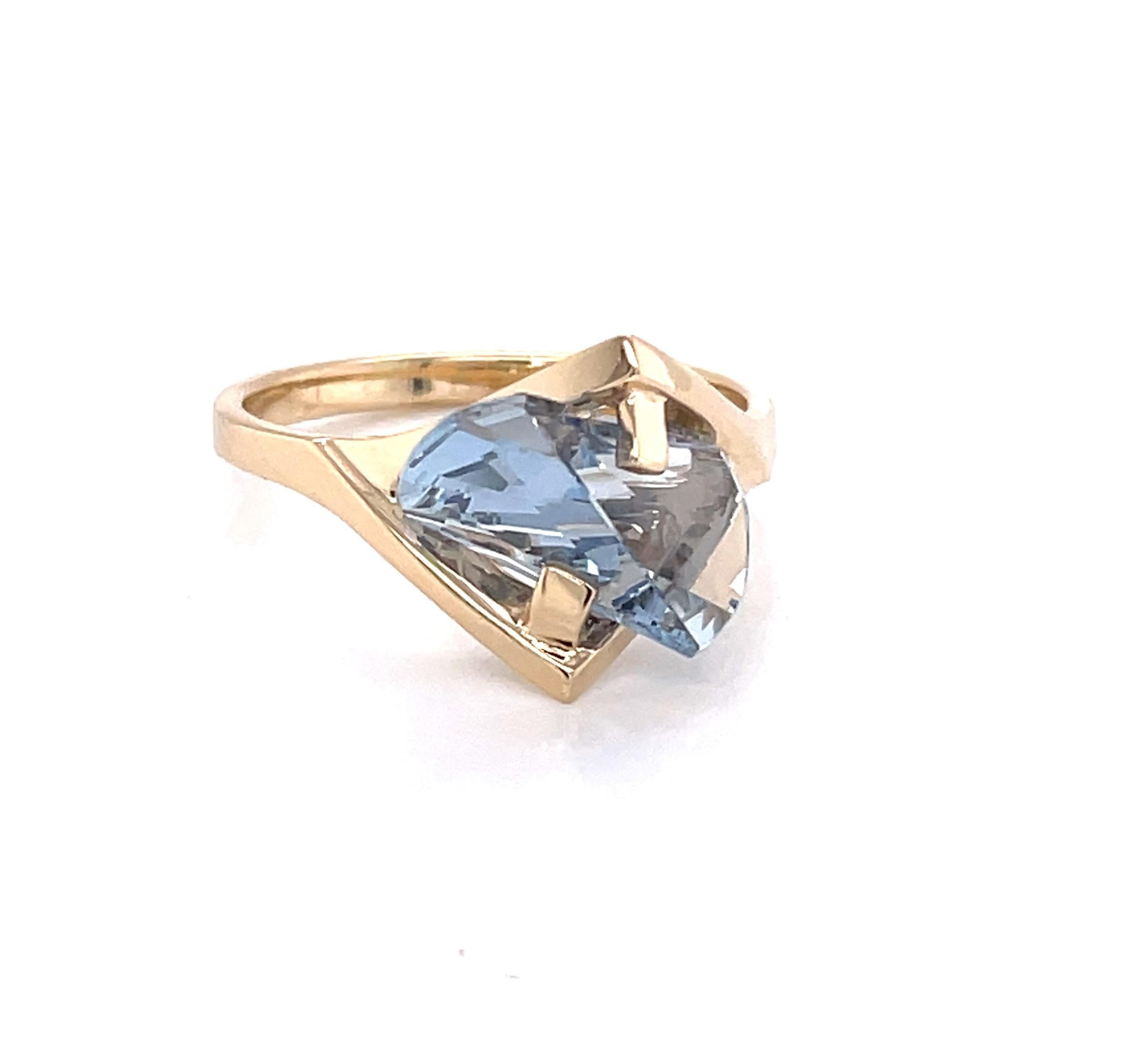 Fantasie-Schliff Blautopas 14 Karat Gelbgold Ring 6