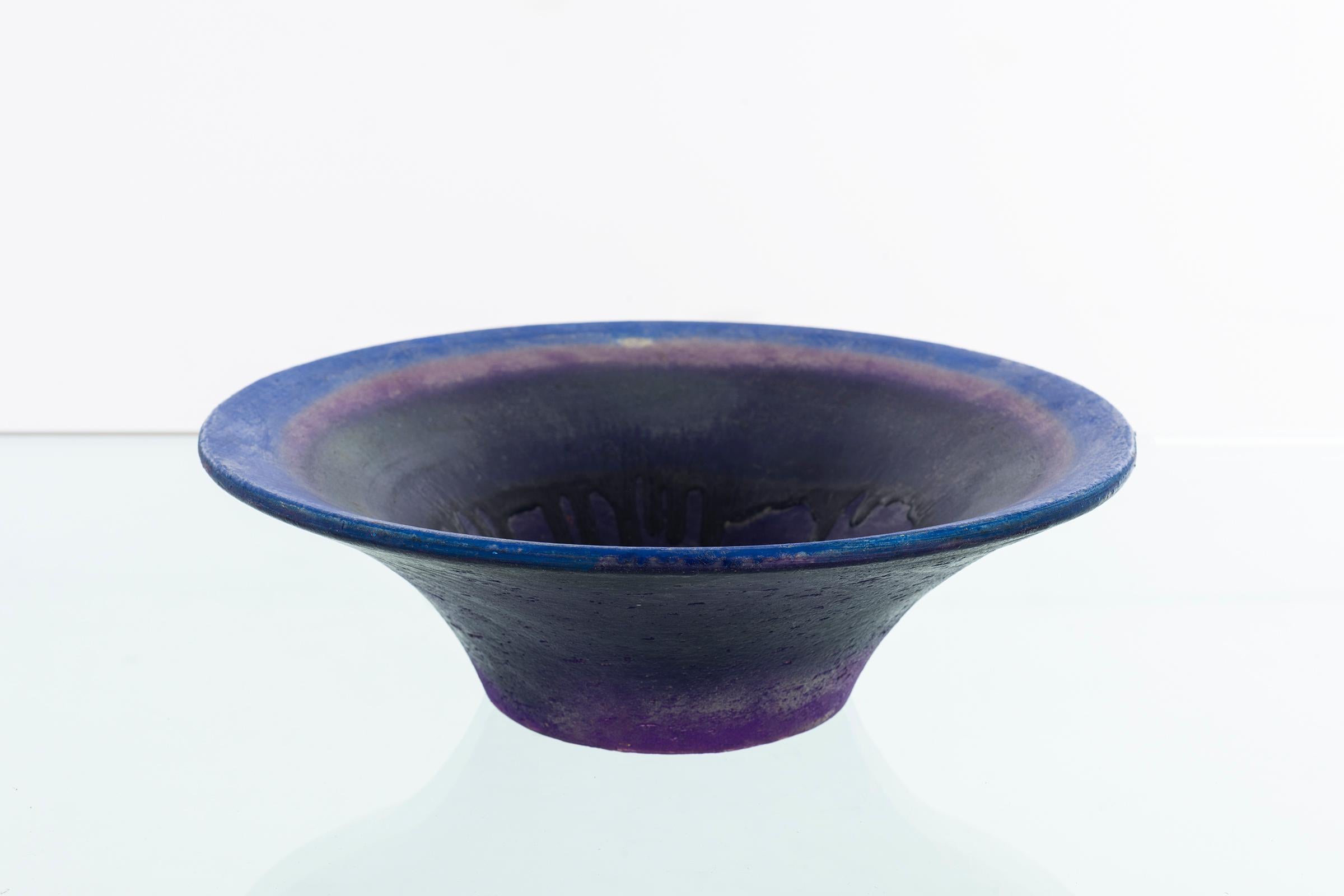 Fantoni para Raymor Cuenco de cerámica púrpura y azul intenso 1955 Moderno de mediados de siglo en venta