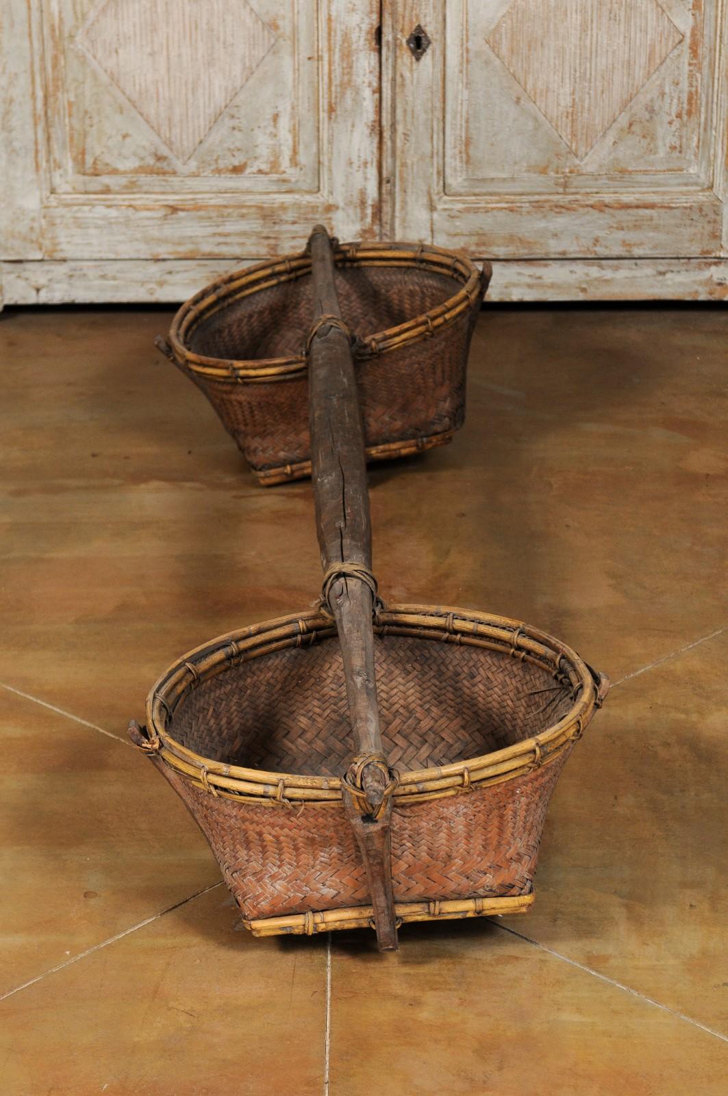 Far Eastern Early 20th Century Shoulder Yoke with Bamboo and Rattan Baskets For Sale 4
