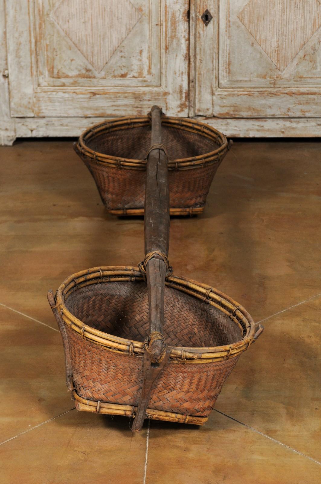 Far Eastern Early 20th Century Shoulder Yoke with Bamboo and Rattan Baskets For Sale 7