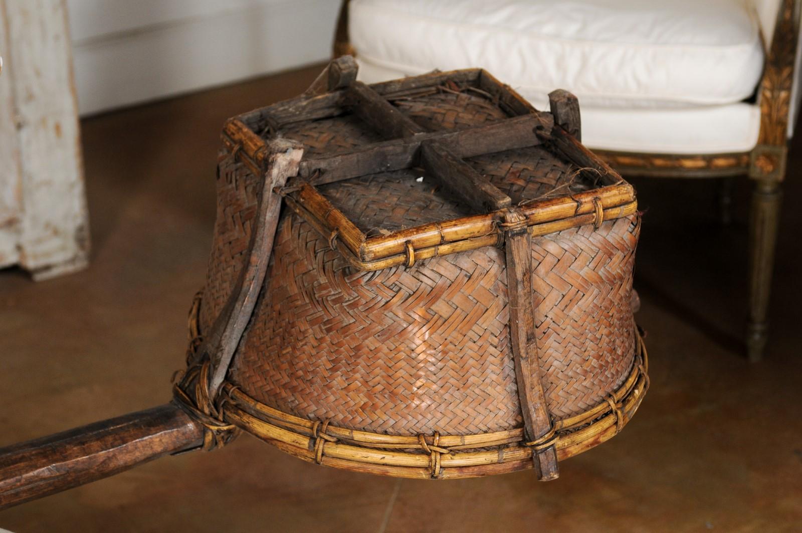 Far Eastern Early 20th Century Shoulder Yoke with Bamboo and Rattan Baskets In Good Condition For Sale In Atlanta, GA