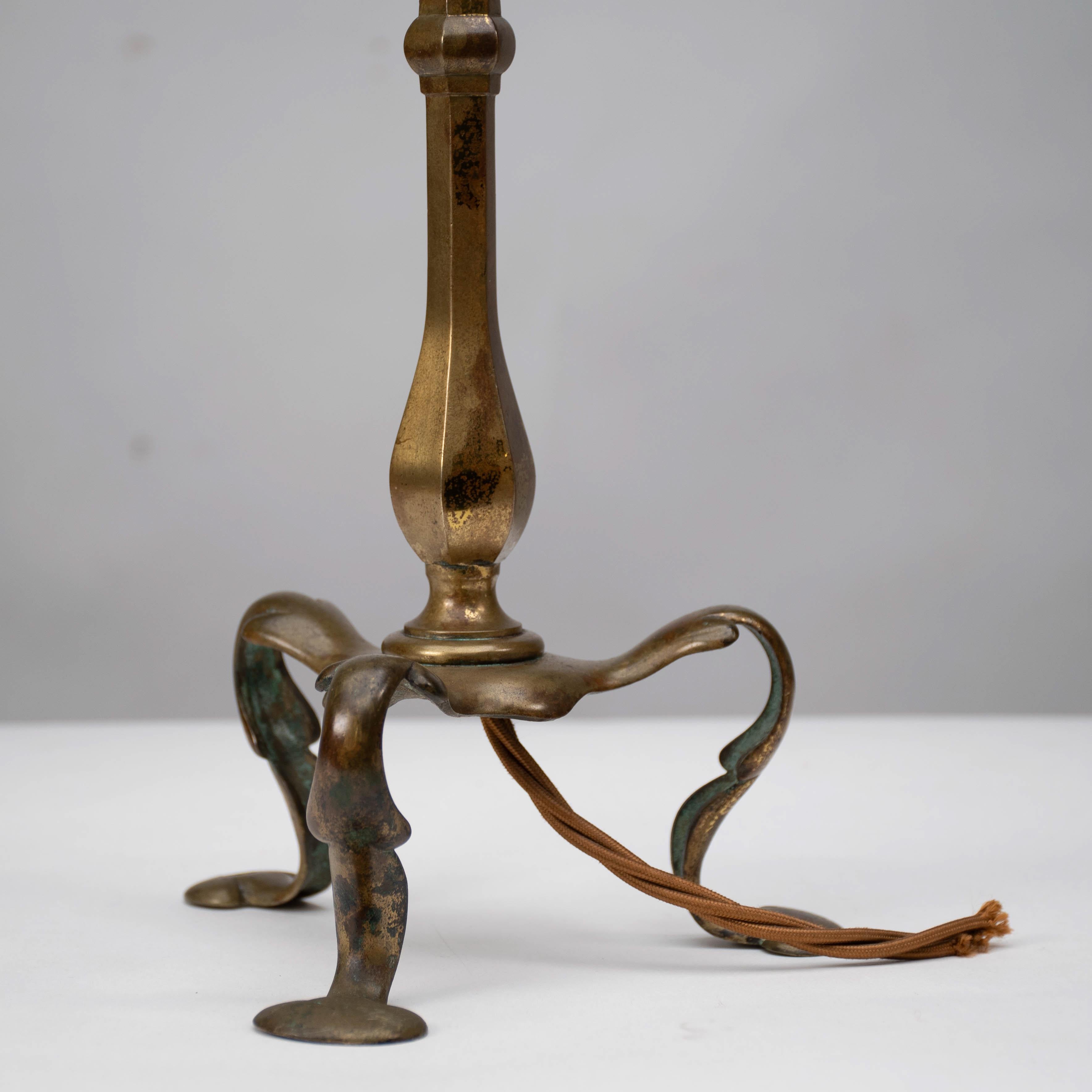 Faraday & Sons Près d'une paire de lampes de table en laiton de type Arts & Crafts Pullman Coach en vente 6