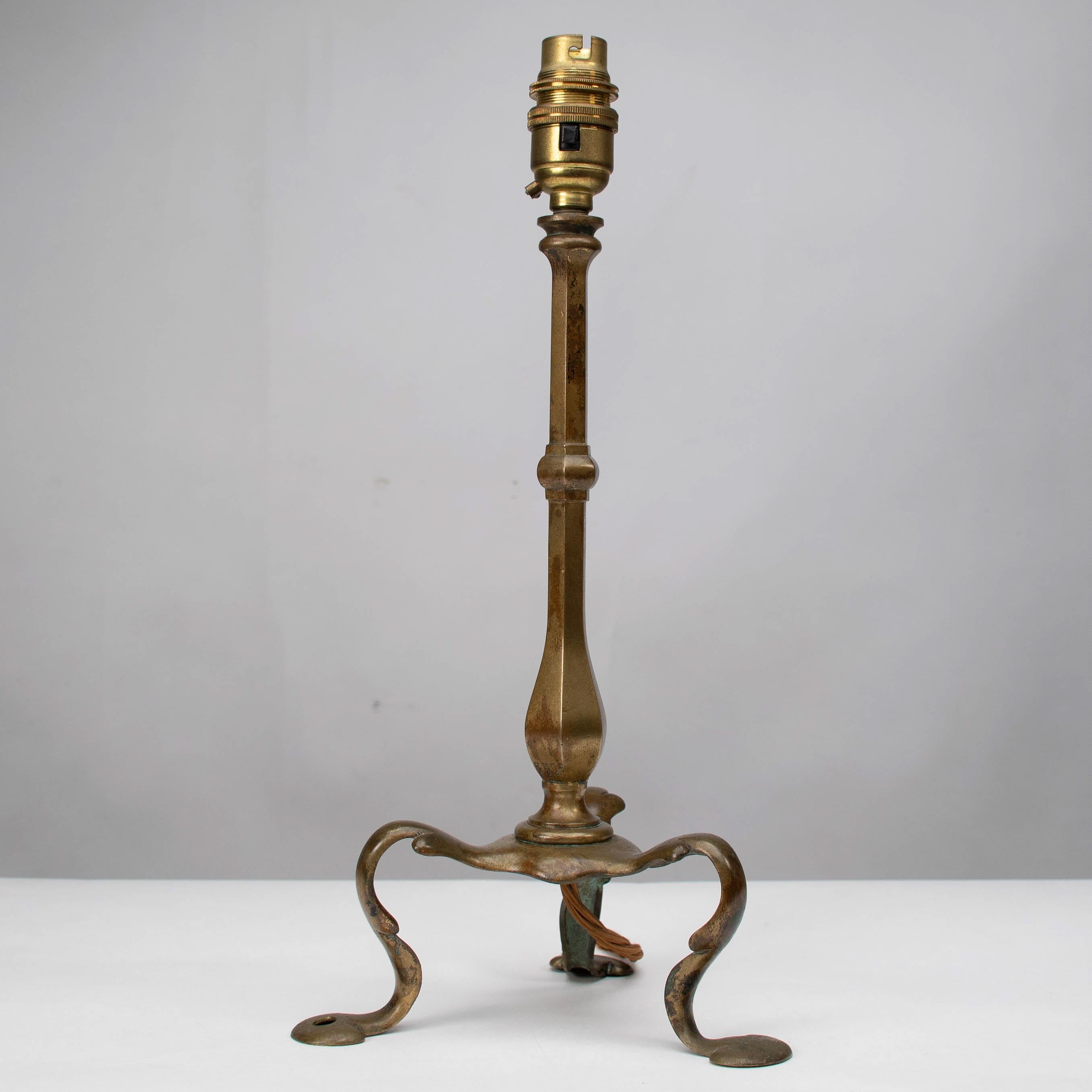 Faraday & Sons Près d'une paire de lampes de table en laiton de type Arts & Crafts Pullman Coach Bon état - En vente à London, GB