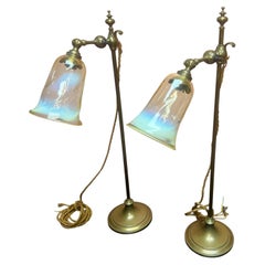 Faraday & Son Pareja de lámparas de mesa de latón Cirrca 1900 Ejemplo temprano de latón fundido