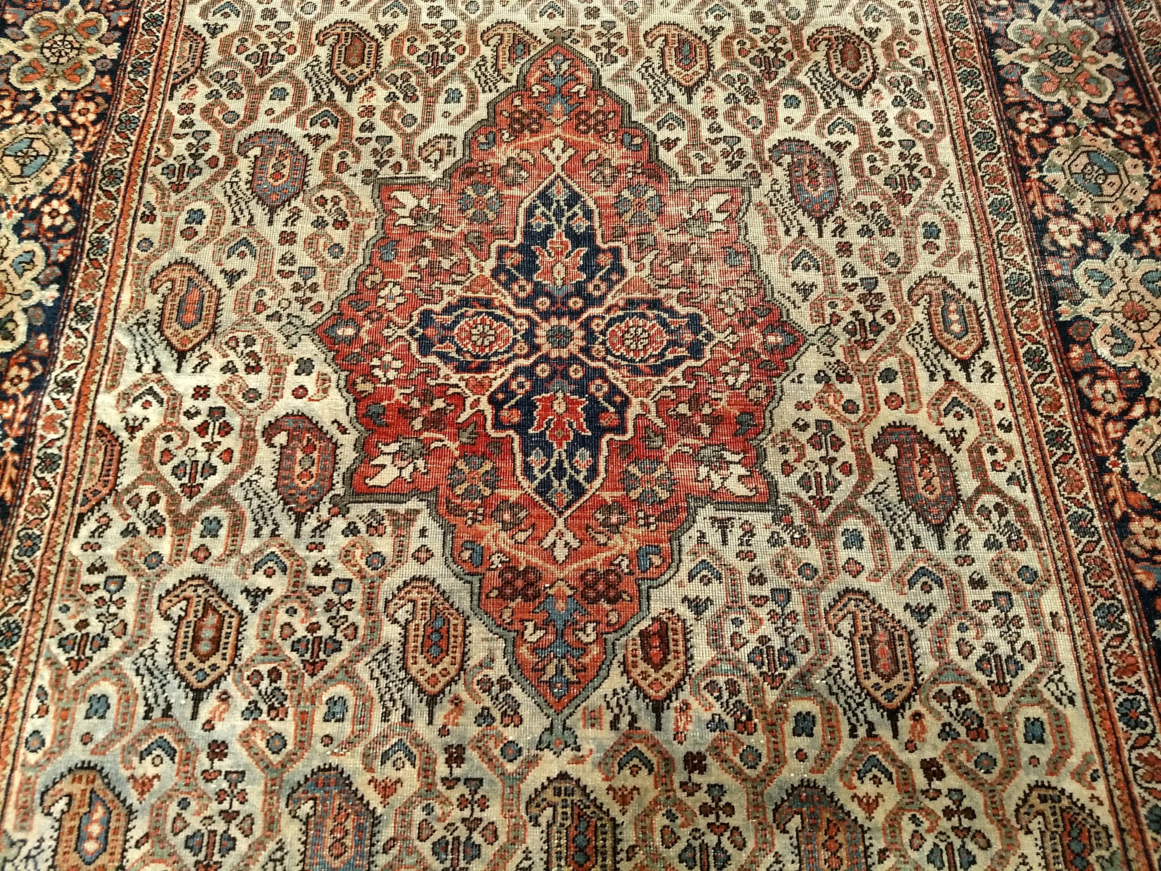 Alfombra persa Farahan de finales del siglo XIX con estampado de cachemira en venta 1